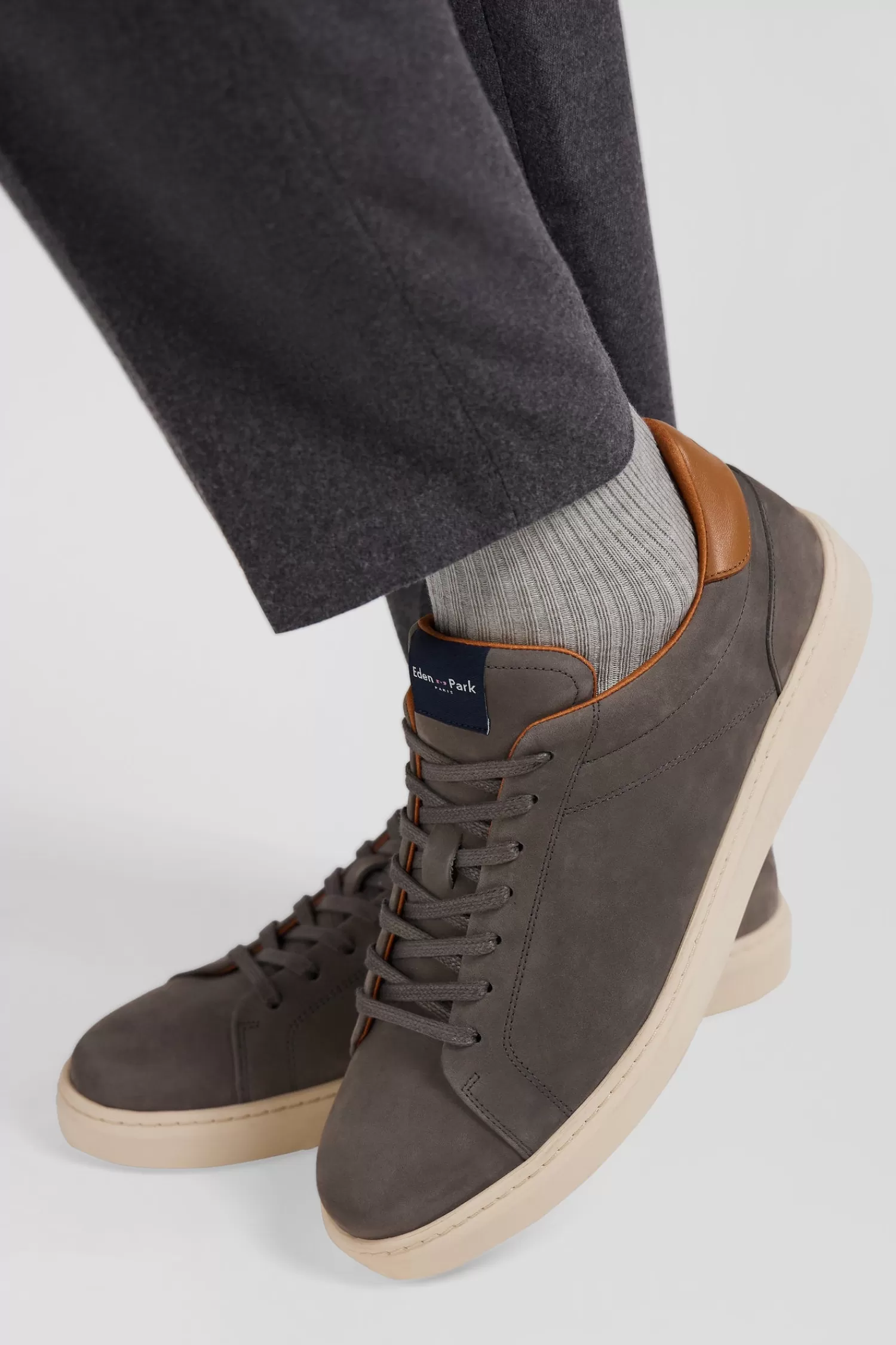 Eden Park Anthracite grey grained leather low-top sneakers< Sneakers