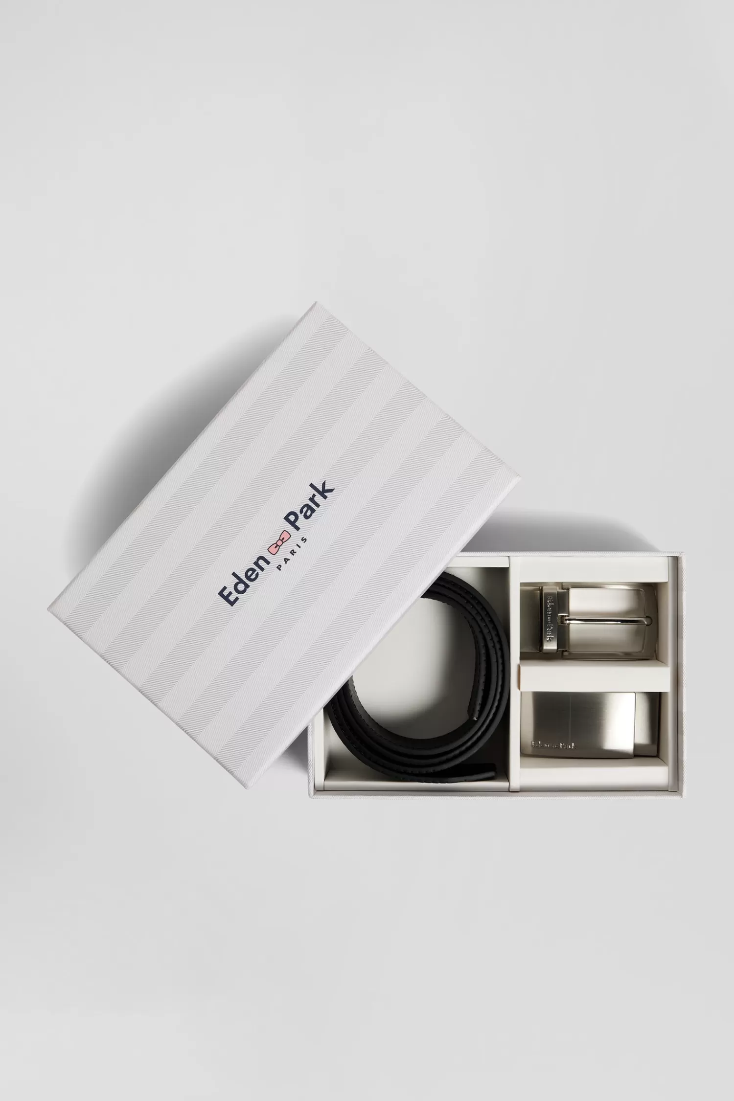 black_leather_belt_set_with_two_metal_buckles_5.webp Eden Park Black leather belt set with two metal buckles< Belts