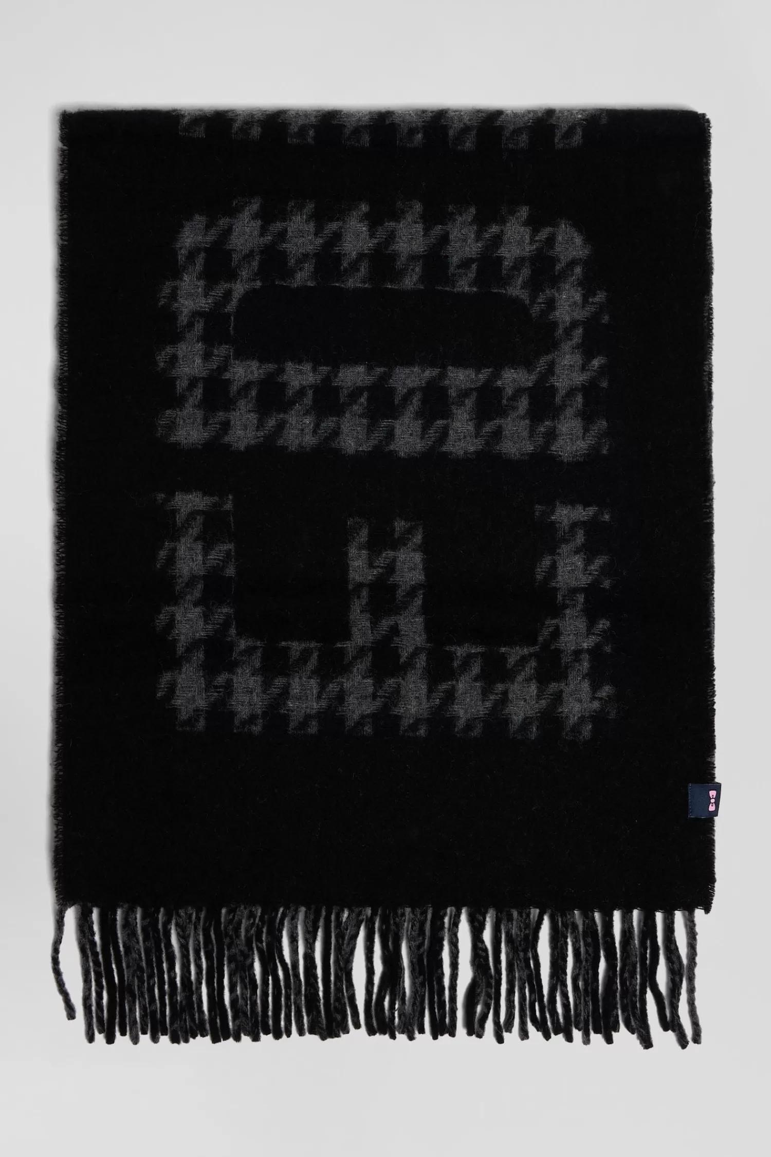 black_mixed_wool_scarf_with_eden_park_jacquard_lettering_2.webp Eden Park Black mixed wool scarf with jacquard lettering< Scarves And Wraps