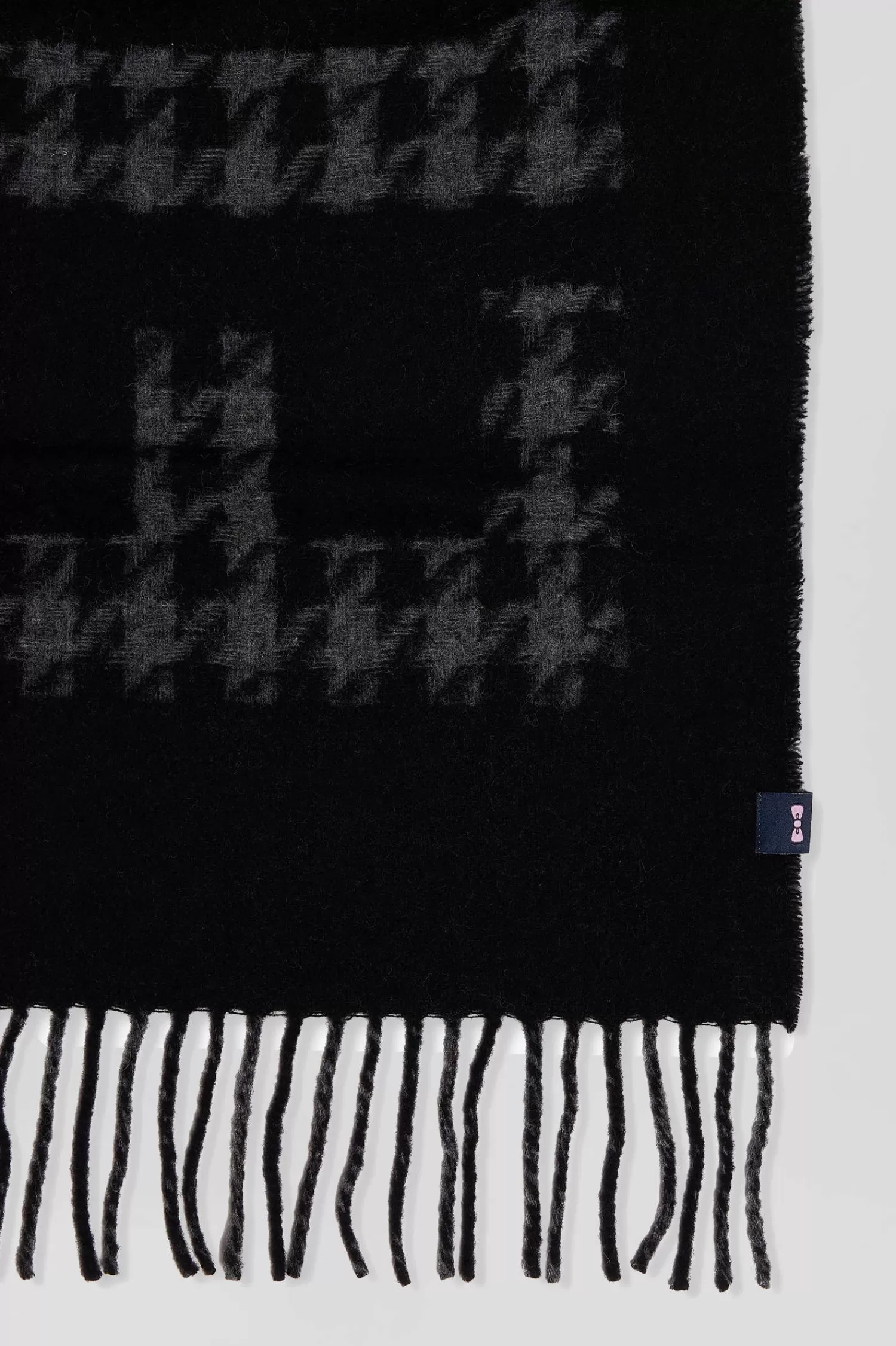 black_mixed_wool_scarf_with_eden_park_jacquard_lettering_3.webp Eden Park Black mixed wool scarf with jacquard lettering< Scarves And Wraps