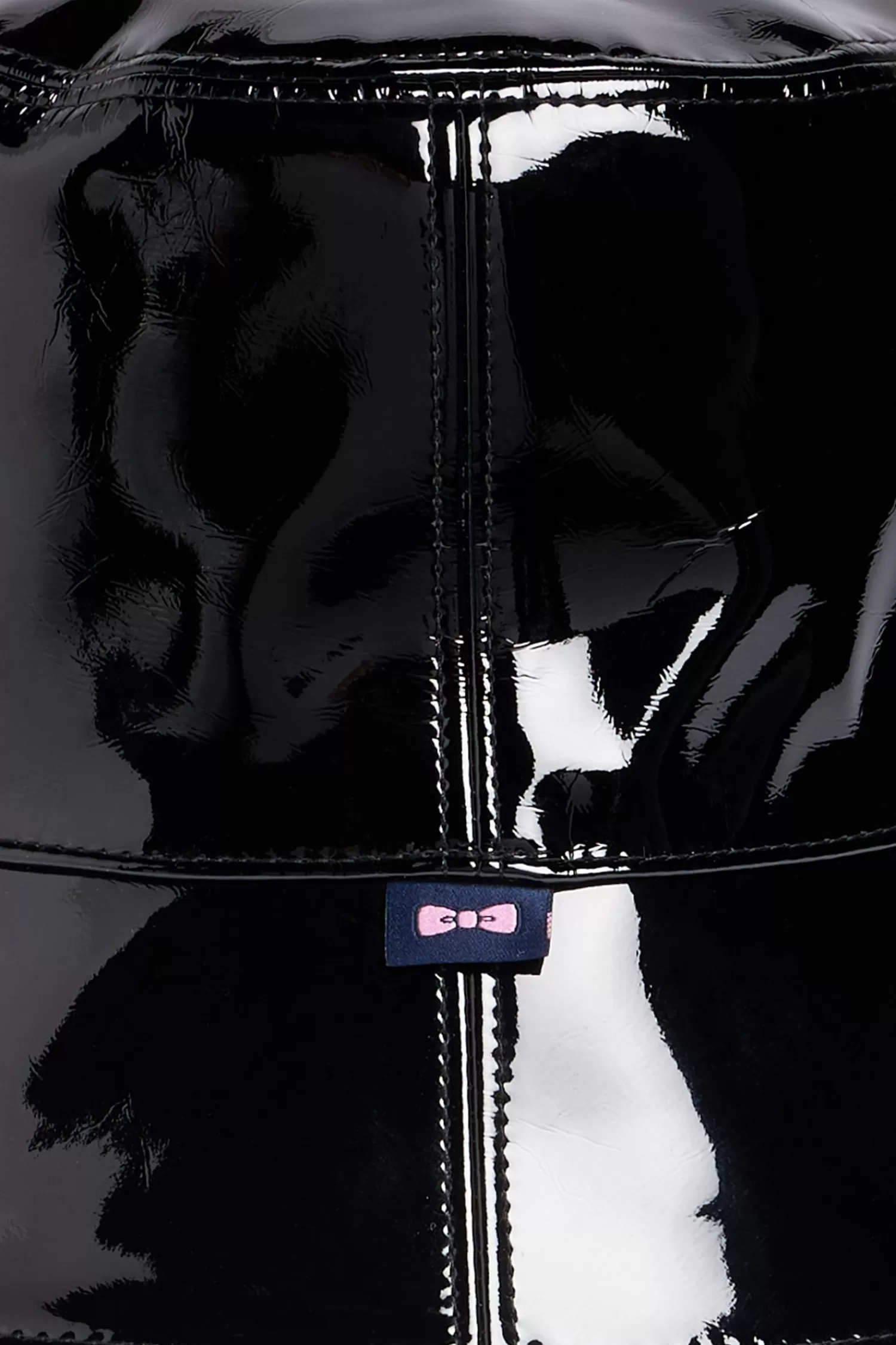black_vinyl_bucket_hat_3.webp Eden Park Black vinyl bucket hat<Women Accessories