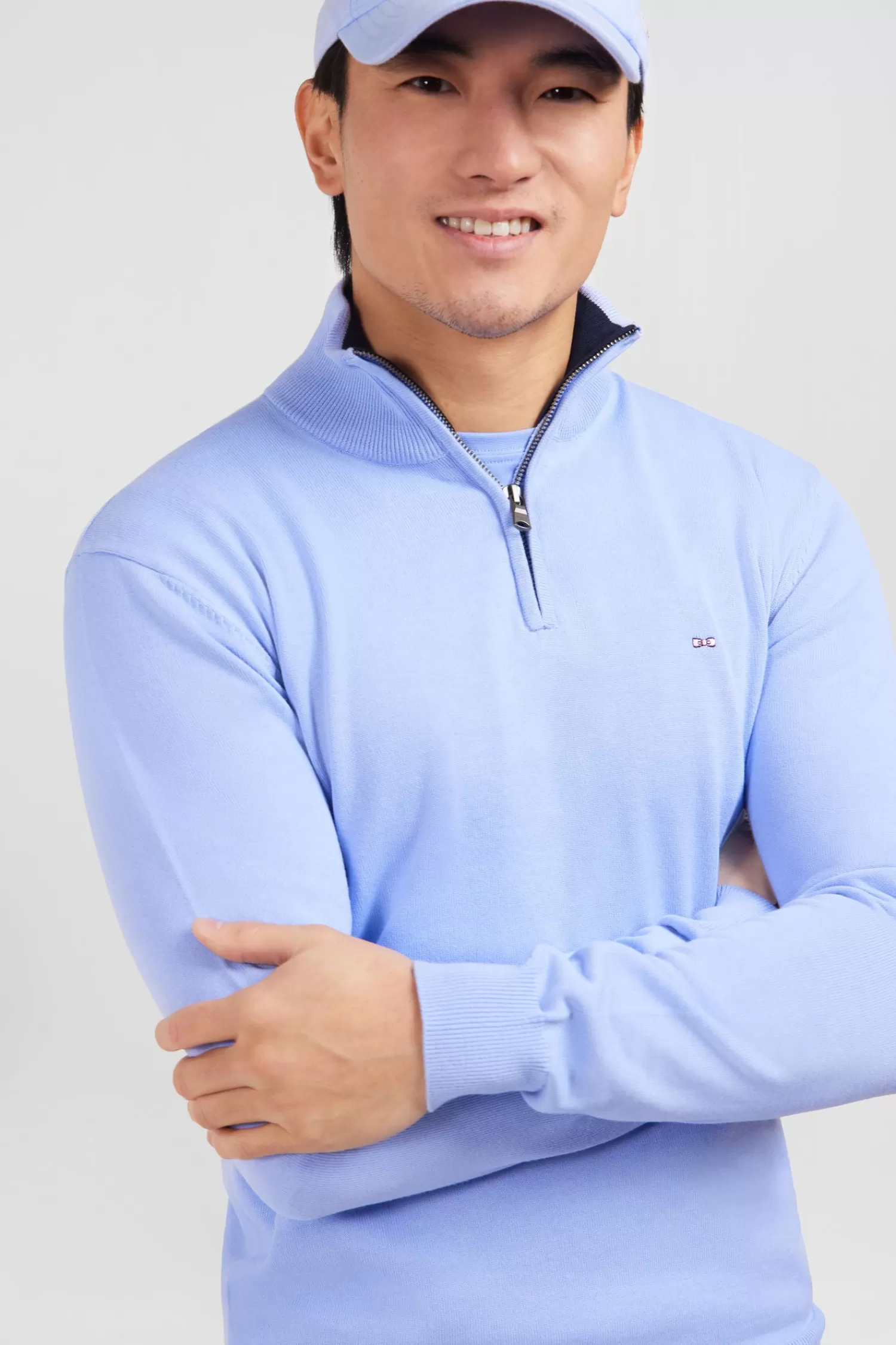 blue_cotton_jersey_jumper_with_trucker_neck_3.webp Eden Park Blue cotton jersey jumper with trucker neck< Sweaters