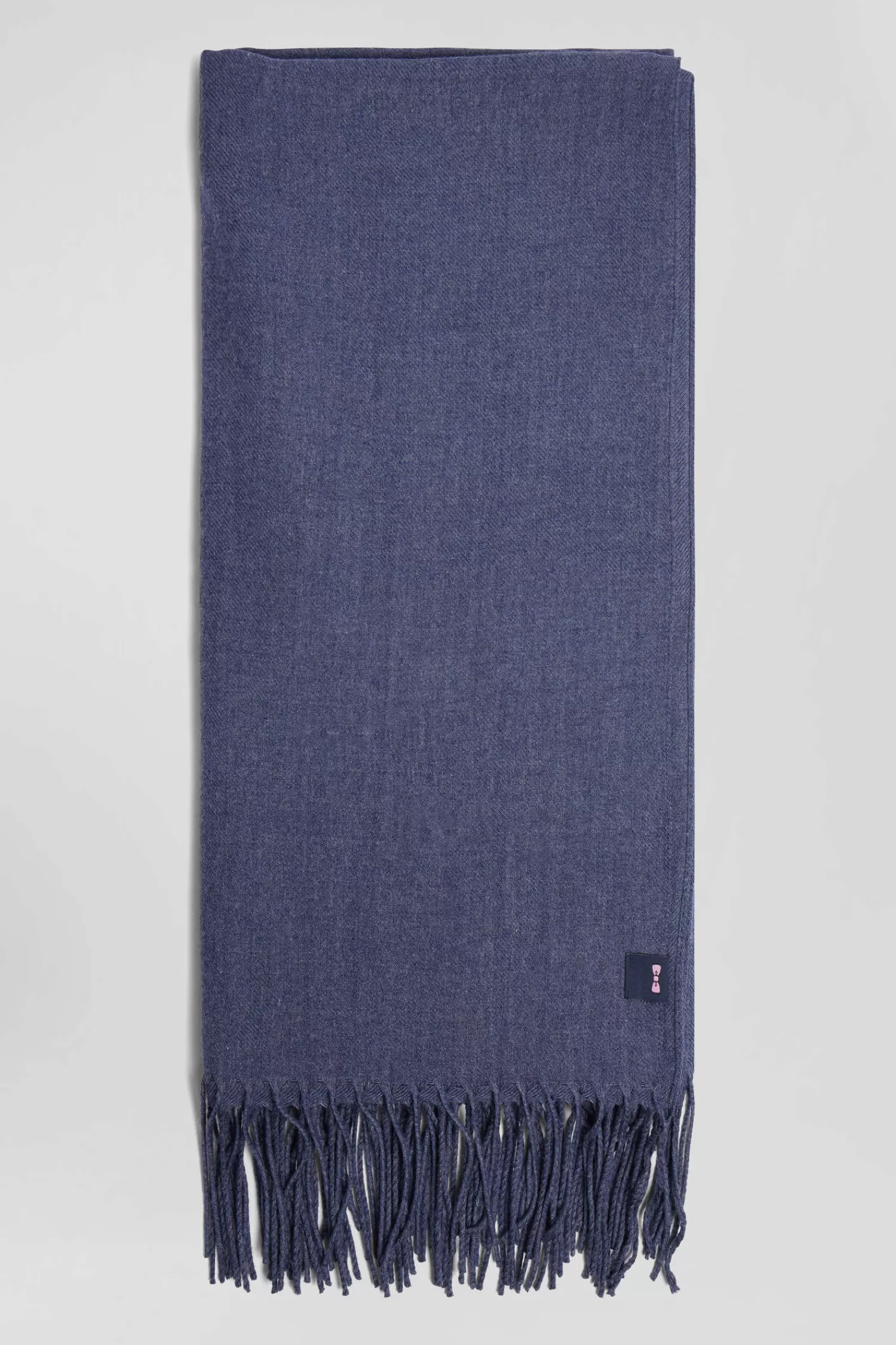 blue_fringed_plain_scarf_2.webp Eden Park Blue fringed plain scarf< Scarves And Wraps