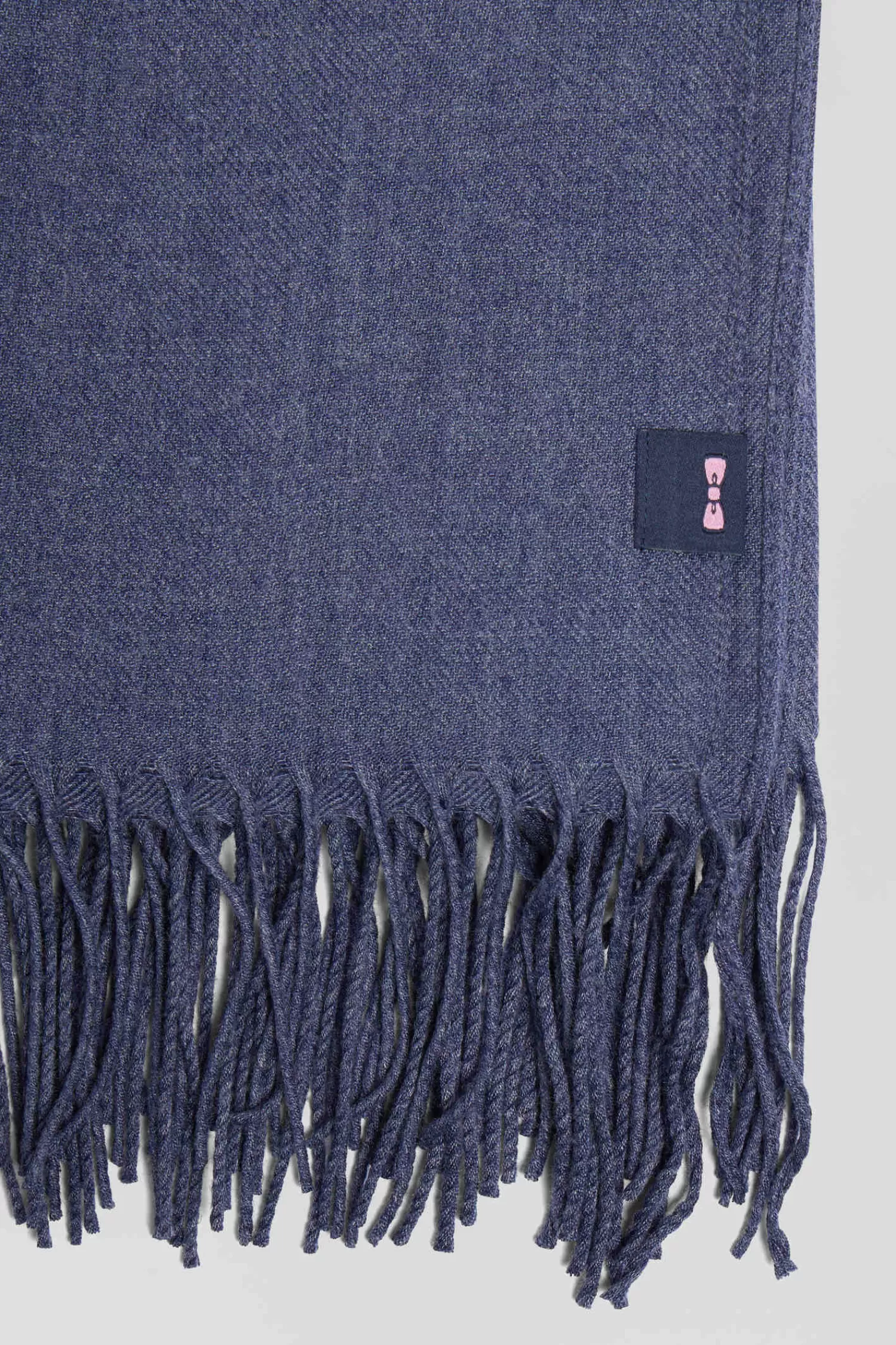 blue_fringed_plain_scarf_3.webp Eden Park Blue fringed plain scarf< Scarves And Wraps