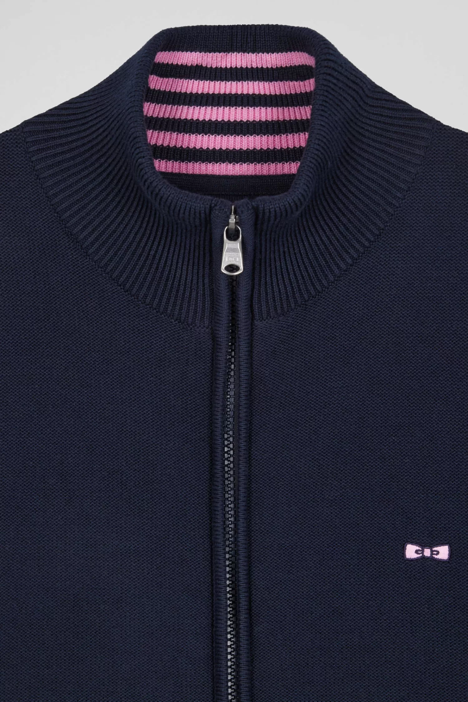 cotton_cardigan_with_navy_blue_back_embroidery_6.webp Eden Park Cotton cardigan with navy blue back embroidery< Cardigans
