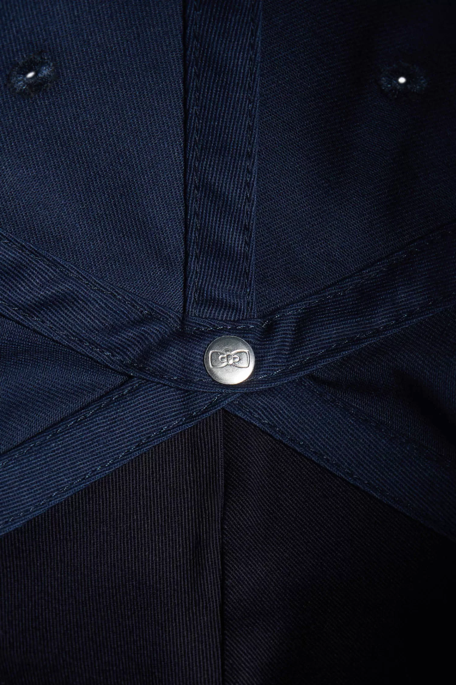 dark_blue_bicolour_cotton_cap_3.webp Eden Park Dark blue bicolour cotton cap< Caps