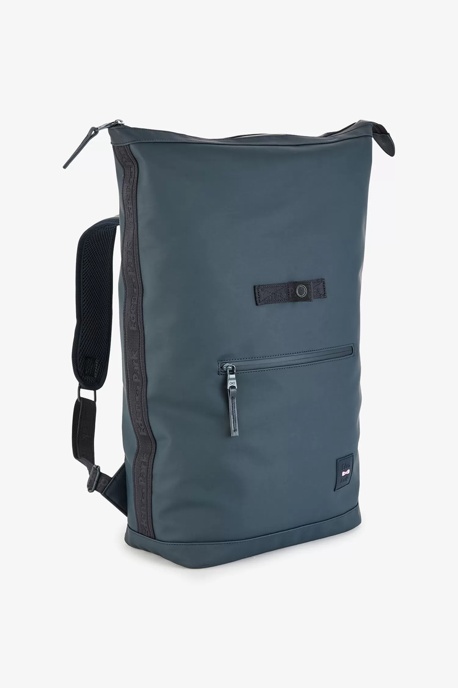 dark_blue_rubber_rucksack_2.webp Eden Park Dark blue rubber rucksack< Backpacks