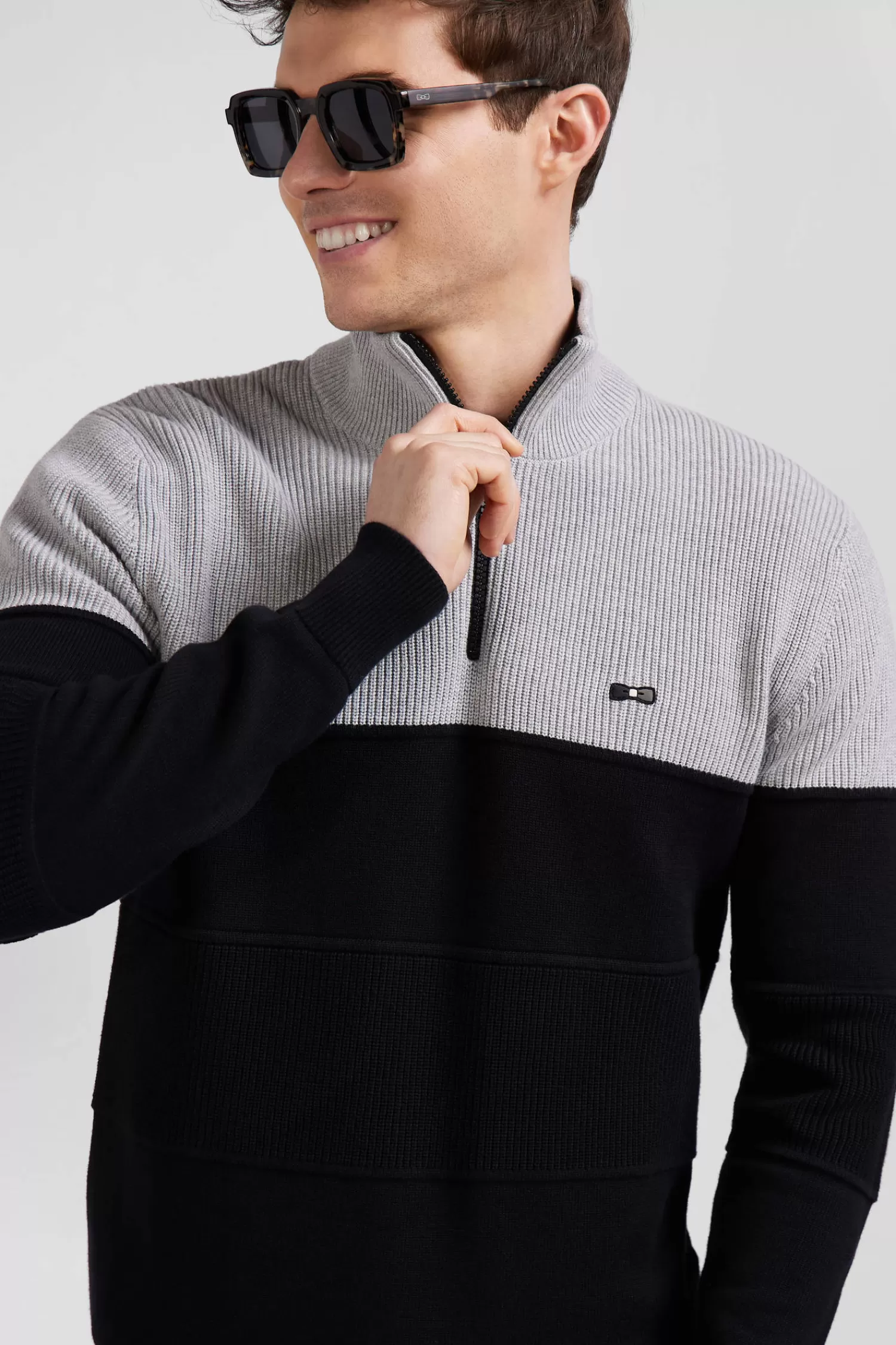 grey_cotton_halfzip_jumper_with_knit_details_regular_fit_3-1.webp Eden Park Grey cotton half-zip jumper with knit details Regular fit< Sweaters