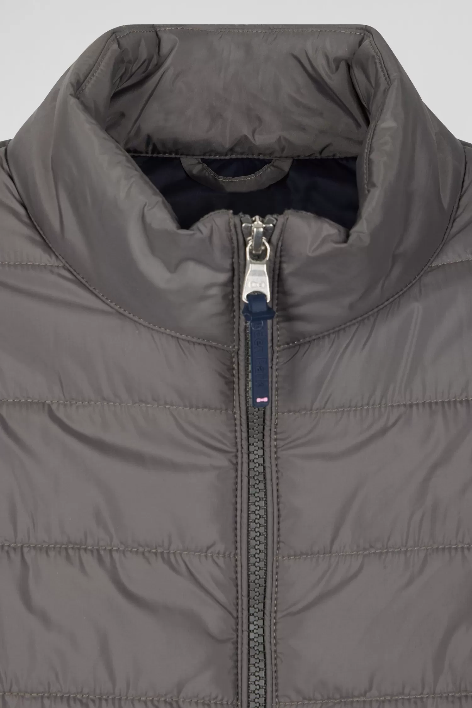 grey_quilted_sleeveless_high_collar_down_vest_6.webp Eden Park Grey quilted sleeveless high collar down vest< Coats And Jackets