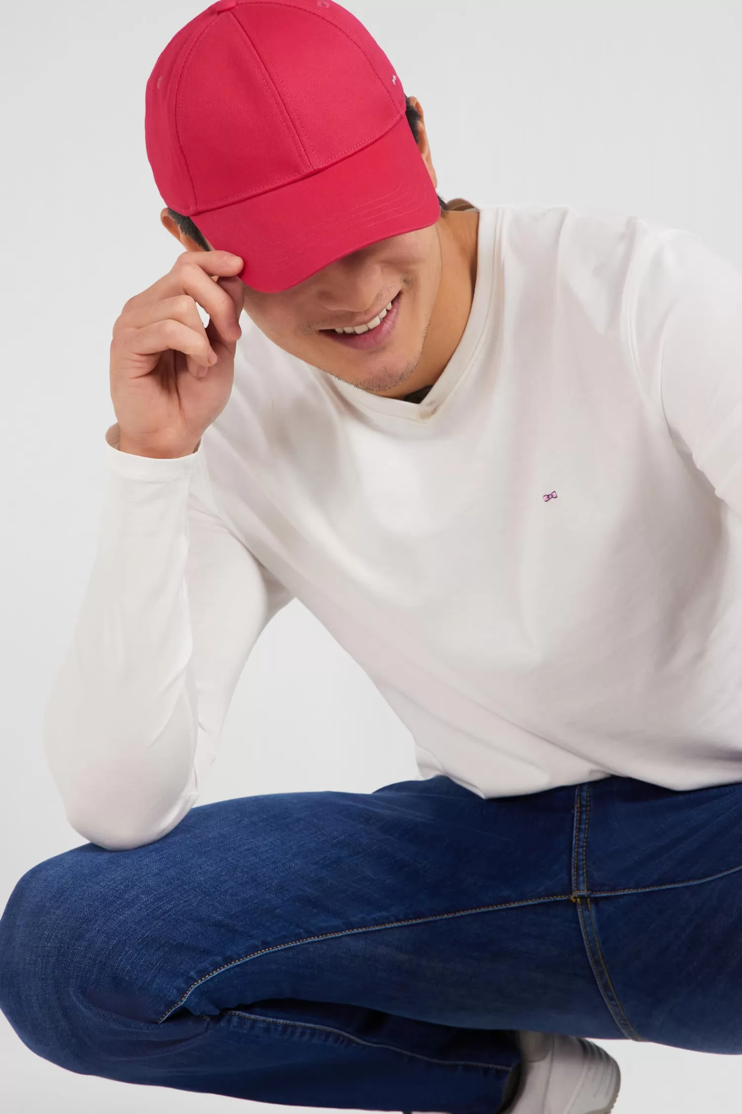 long_sleeved_white_v_neck_tshirt_3.webp Eden Park Long sleeved white V neck t-shirt< T-shirts