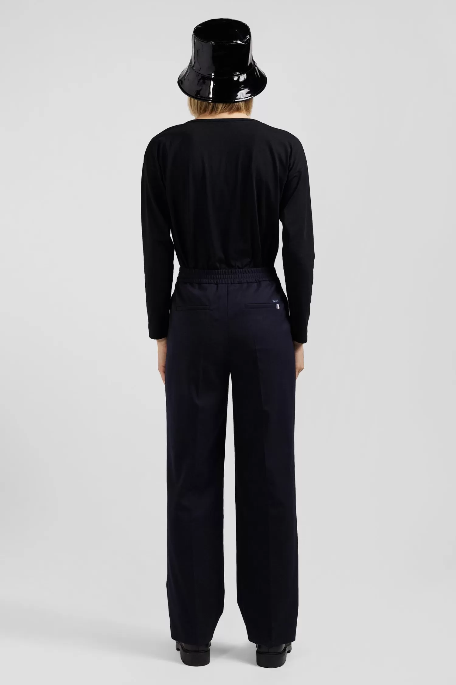 longsleeved_roundneck_tshirt_in_black_cotton_5.webp Eden Park Long-sleeved round-neck t-shirt in black cotton<Women T-shirts