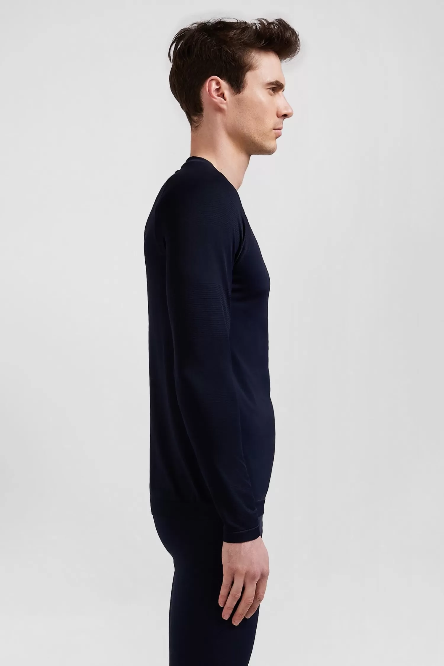 navy_blue_longsleeved_sports_tshirt_with_striped_details_2.webp Eden Park Navy blue long-sleeved sports T-shirt with striped details< T-shirts
