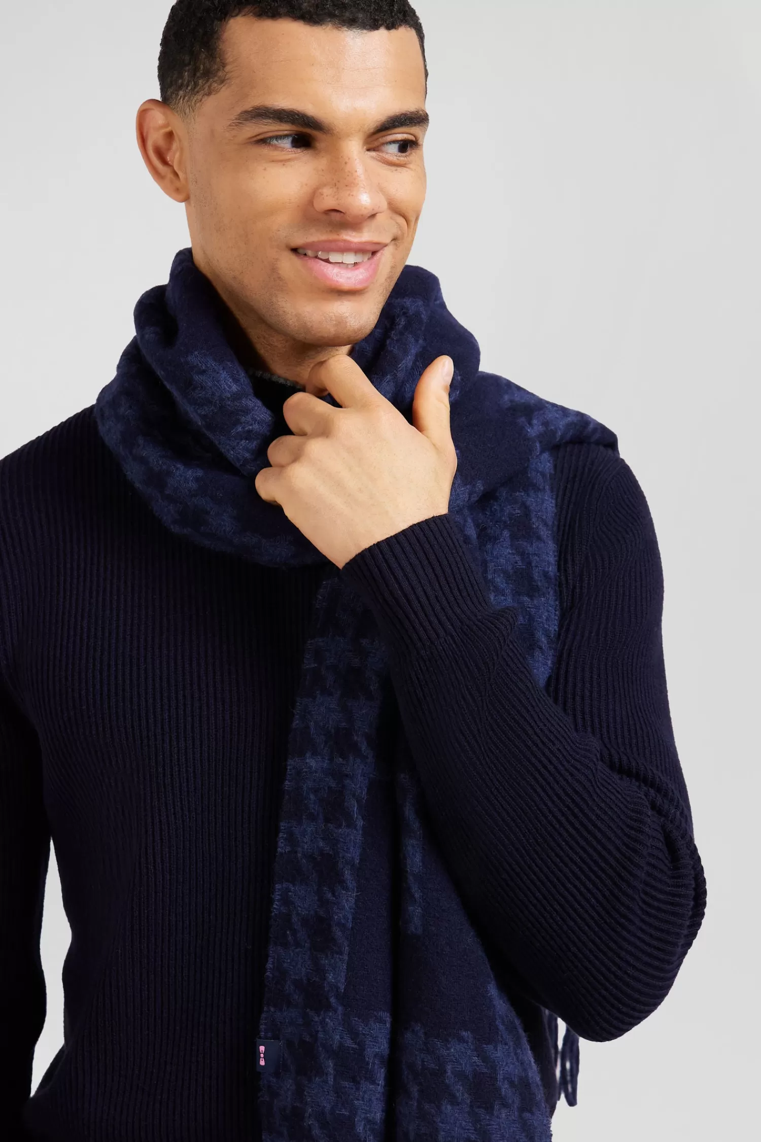 Eden Park Navy blue mixed wool scarf with jacquard lettering< Scarves And Wraps