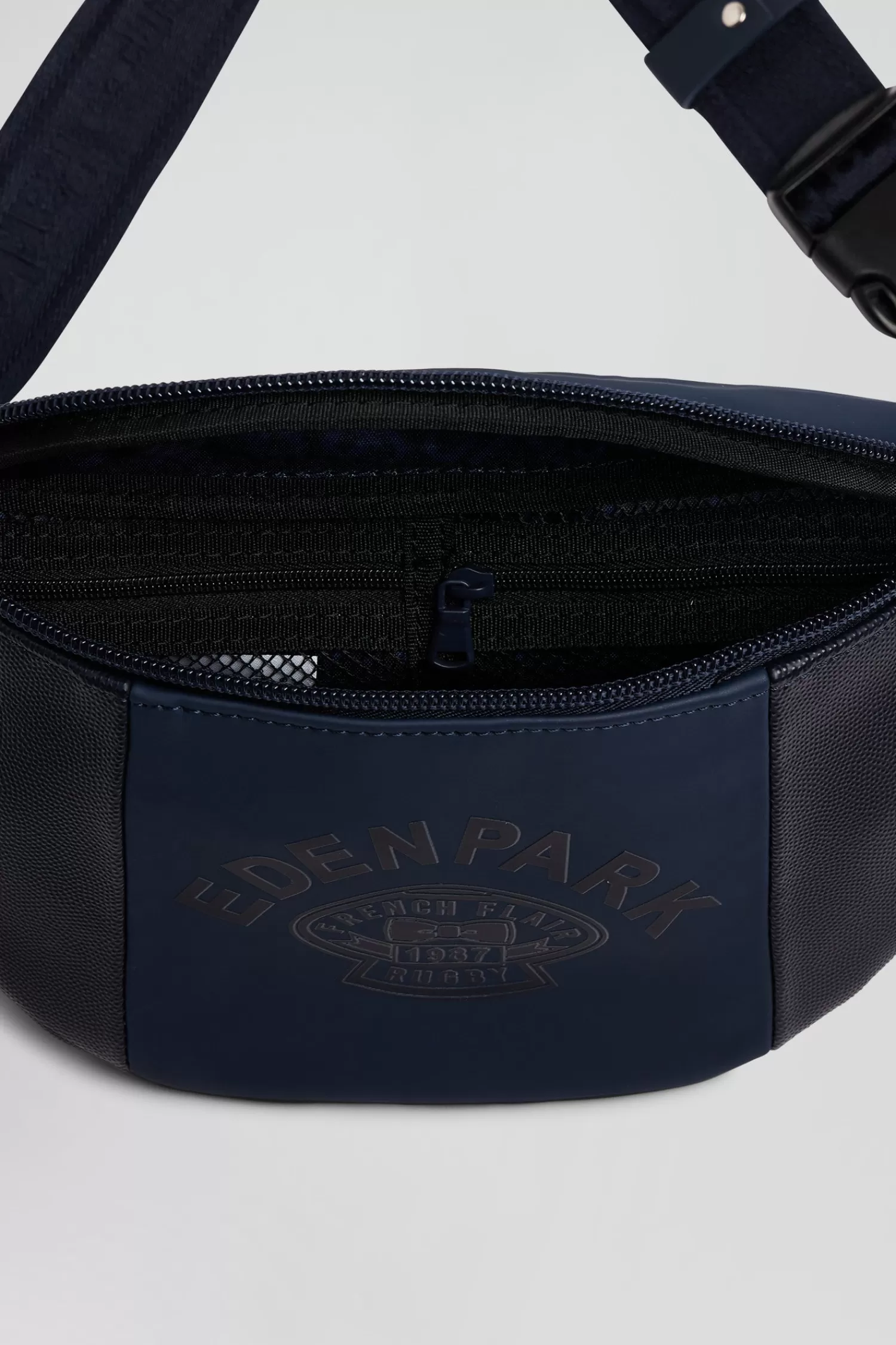 navy_blue_waist_bag_with_eden_park_screenprint_3.webp Eden Park Navy blue waist bag with screen-print< Bags