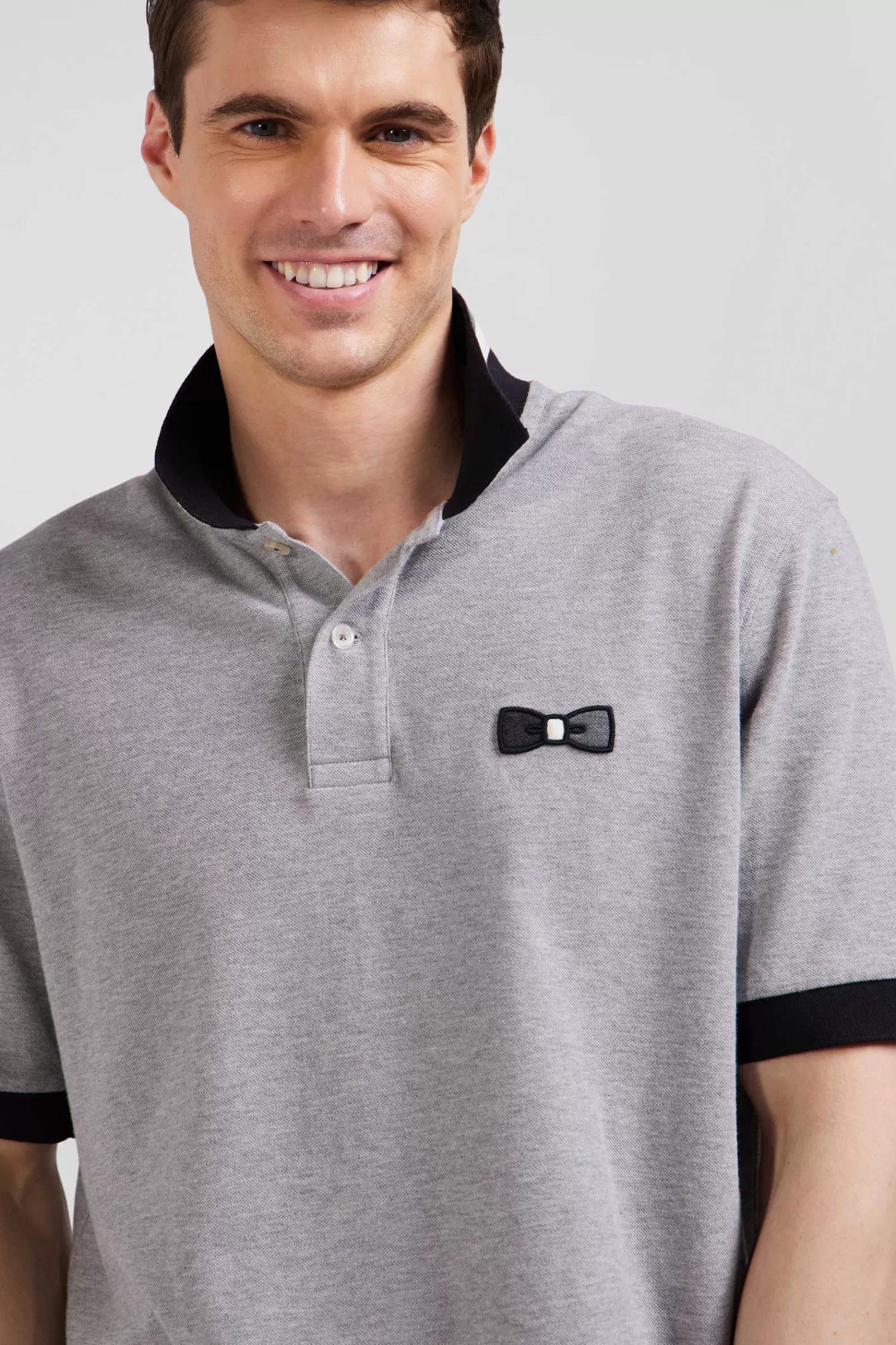 oversize_black_shortsleeved_cotton_piqu_polo_shirt_with_tricolor_details_2.webp Eden Park Oversize black short-sleeved cotton piqué polo shirt with tricolor details< Polos