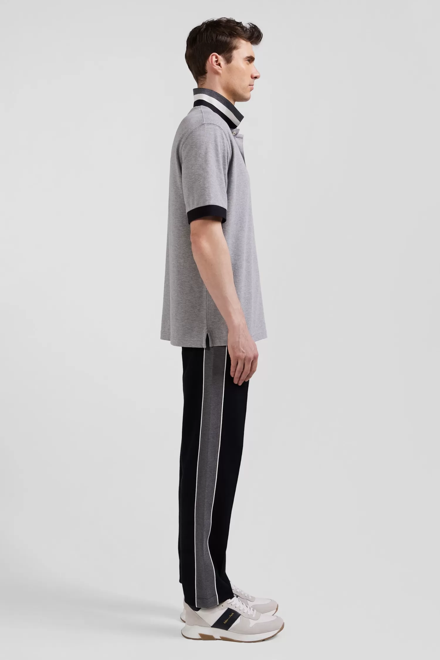 oversize_black_shortsleeved_cotton_piqu_polo_shirt_with_tricolor_details_4.webp Eden Park Oversize black short-sleeved cotton piqué polo shirt with tricolor details< Polos