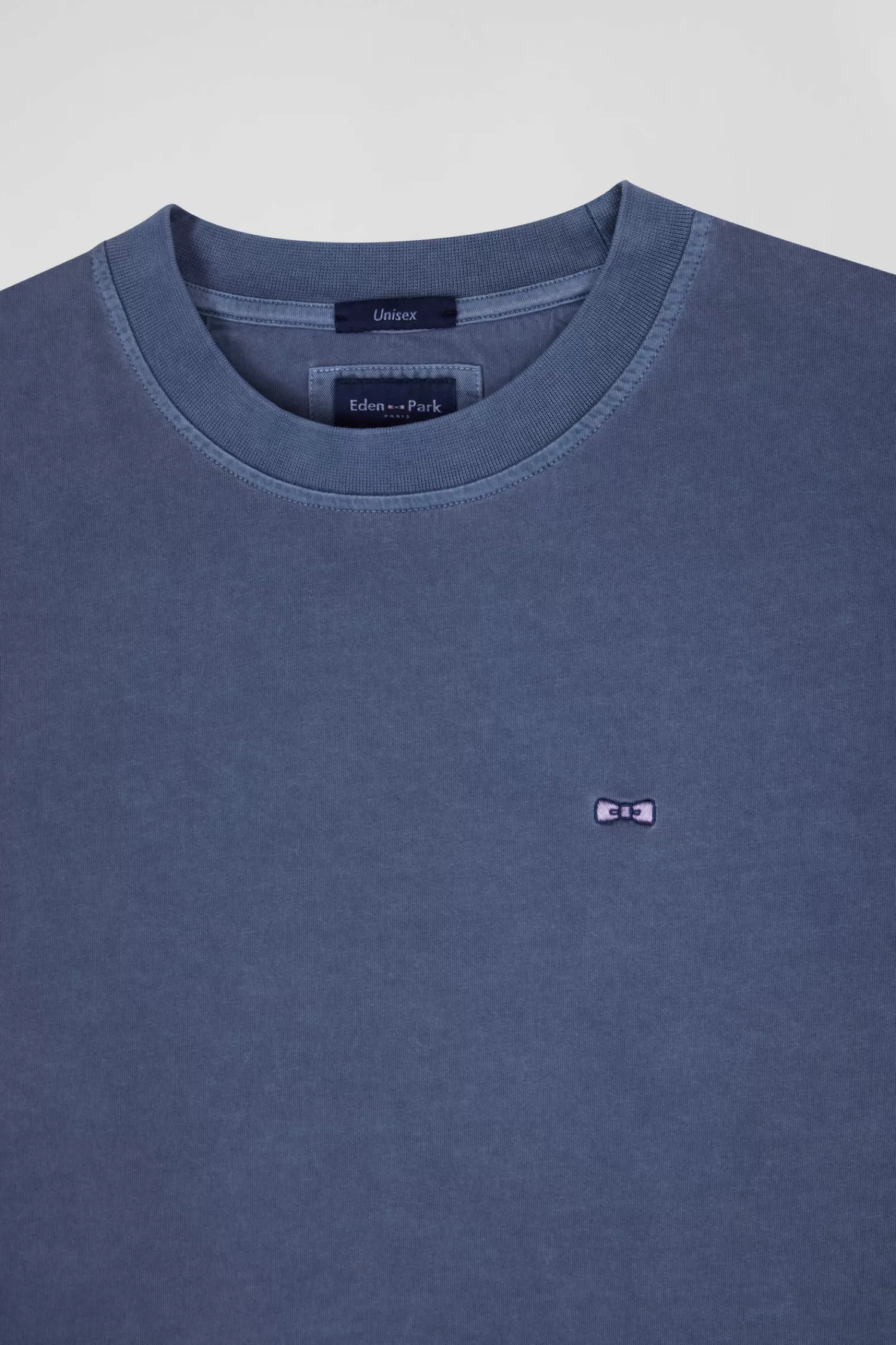 oversize_grey_unisex_shortsleeved_tshirt_in_overdyed_cotton_10.webp Eden Park Oversize grey unisex short-sleeved T-shirt in overdyed cotton<Women T-shirts | T-shirts