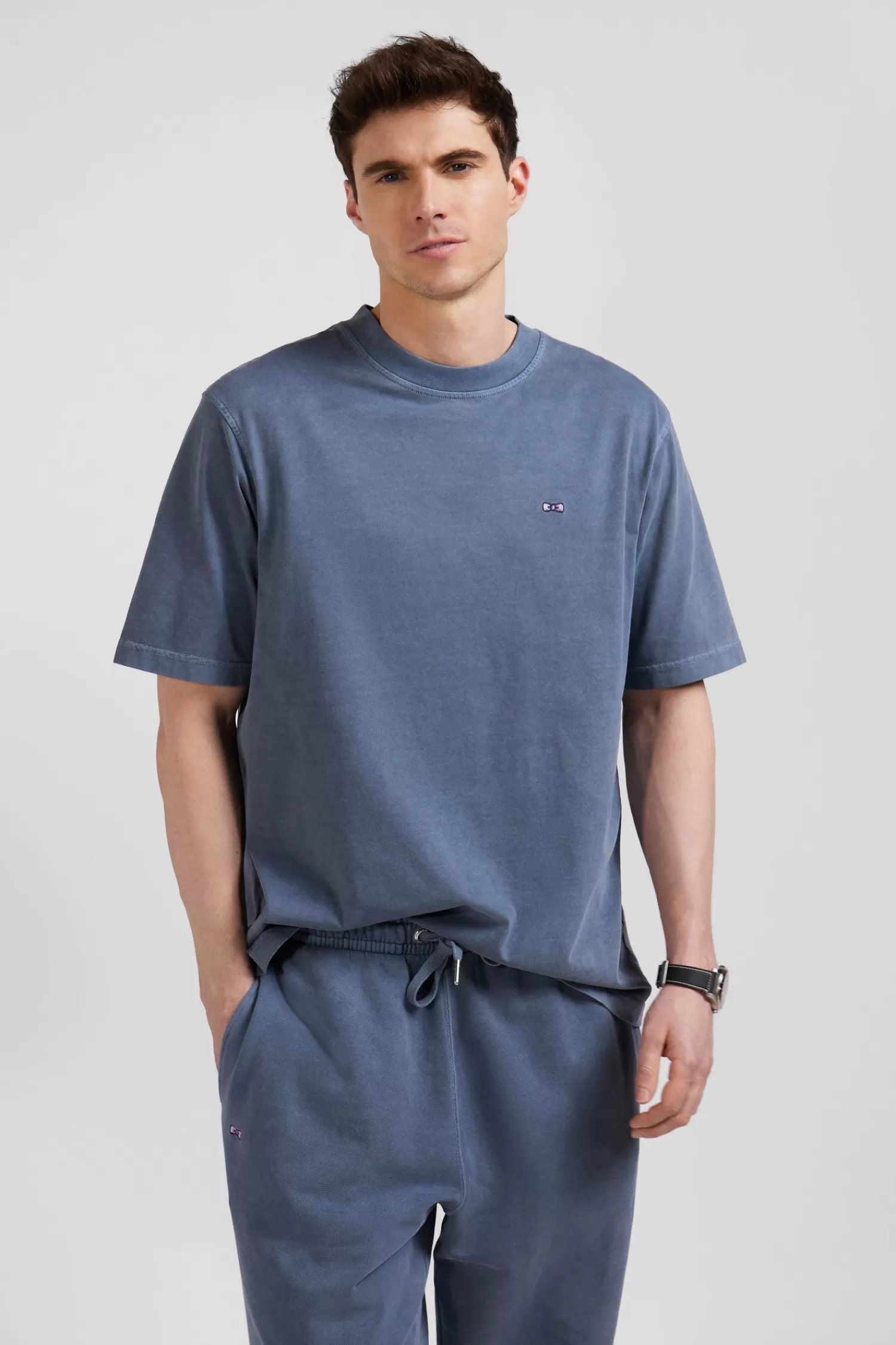 oversize_grey_unisex_shortsleeved_tshirt_in_overdyed_cotton_3.webp Eden Park Oversize grey unisex short-sleeved T-shirt in overdyed cotton<Women T-shirts | T-shirts