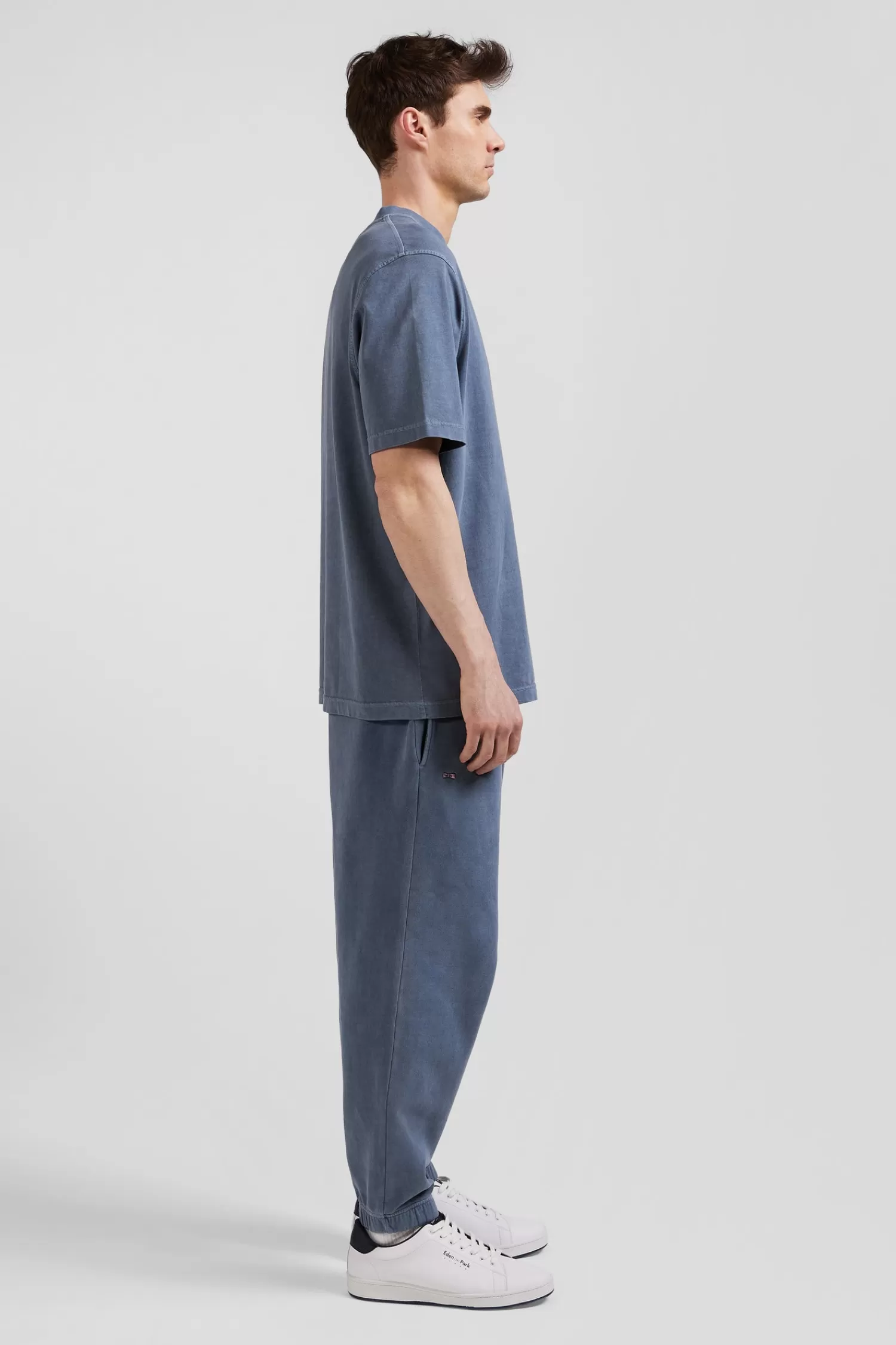 oversize_grey_unisex_shortsleeved_tshirt_in_overdyed_cotton_6.webp Eden Park Oversize grey unisex short-sleeved T-shirt in overdyed cotton<Women T-shirts | T-shirts