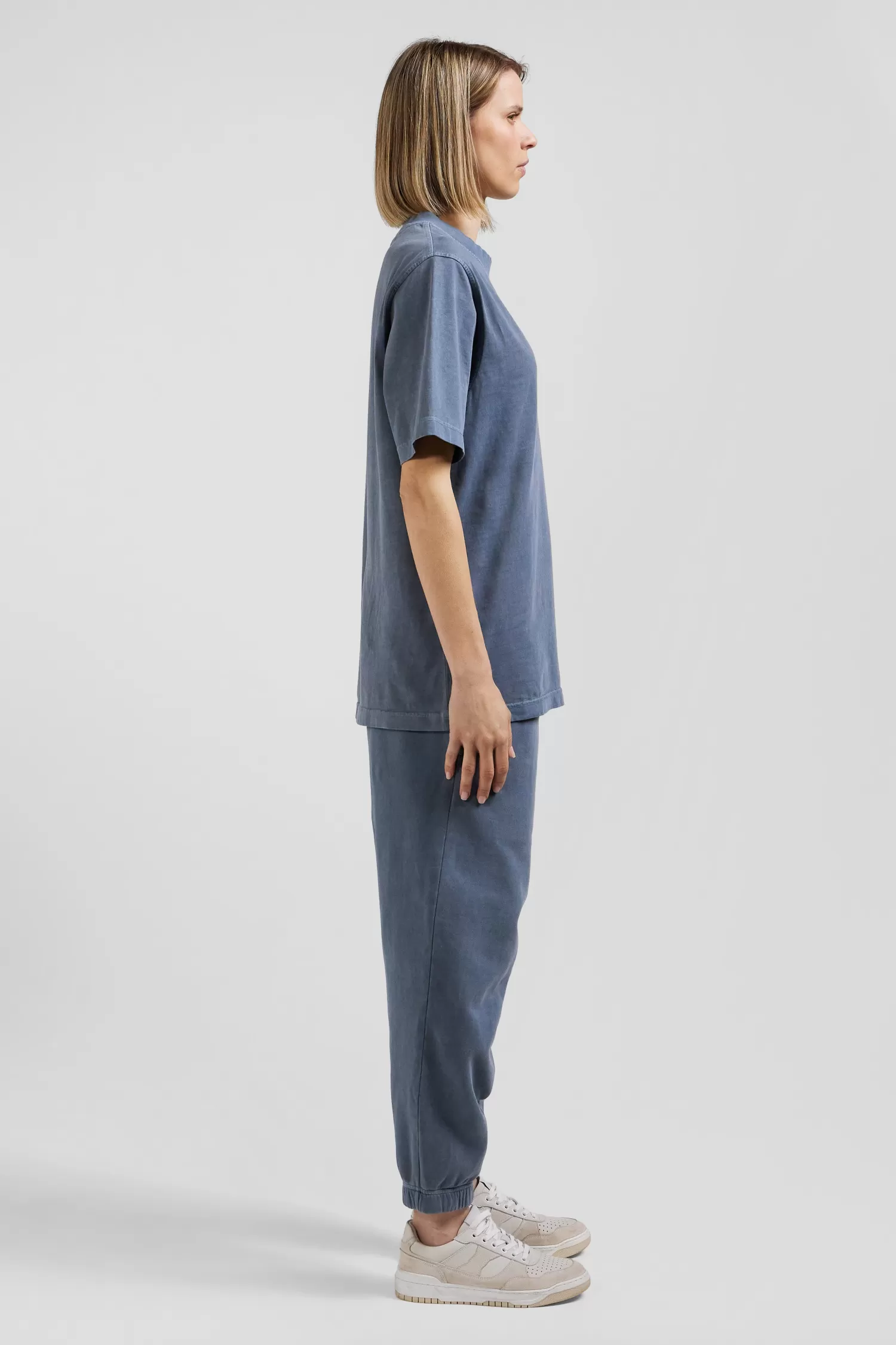 oversize_grey_unisex_shortsleeved_tshirt_in_overdyed_cotton_7.webp Eden Park Oversize grey unisex short-sleeved T-shirt in overdyed cotton<Women T-shirts | T-shirts