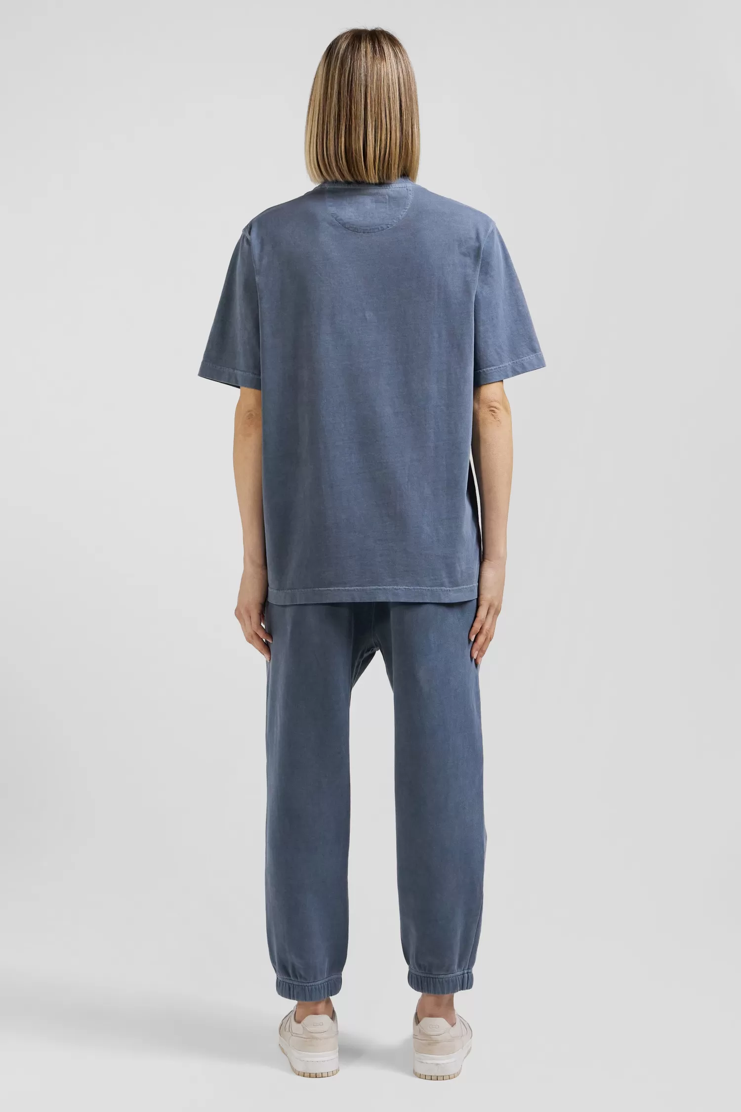 oversize_grey_unisex_shortsleeved_tshirt_in_overdyed_cotton_9.webp Eden Park Oversize grey unisex short-sleeved T-shirt in overdyed cotton<Women T-shirts | T-shirts