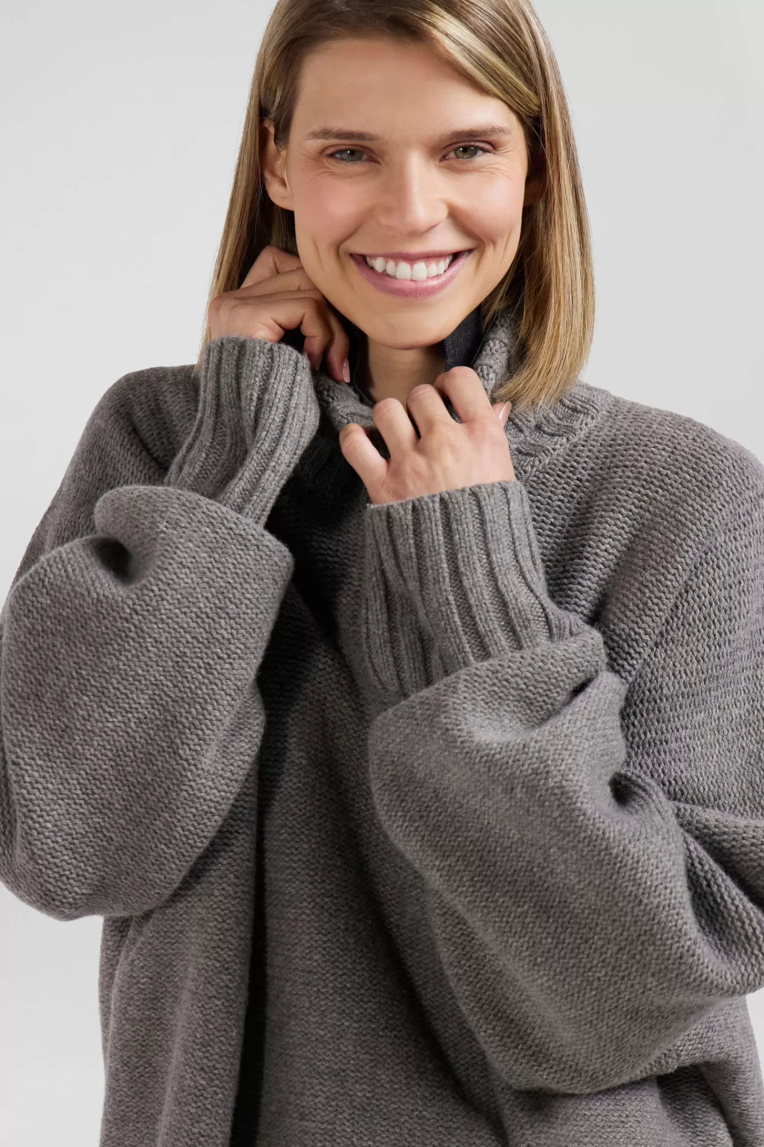 oversize_grey_wool_blend_turtleneck_jumper_2.webp Eden Park Oversize grey wool blend turtleneck jumper<Women Sweaters
