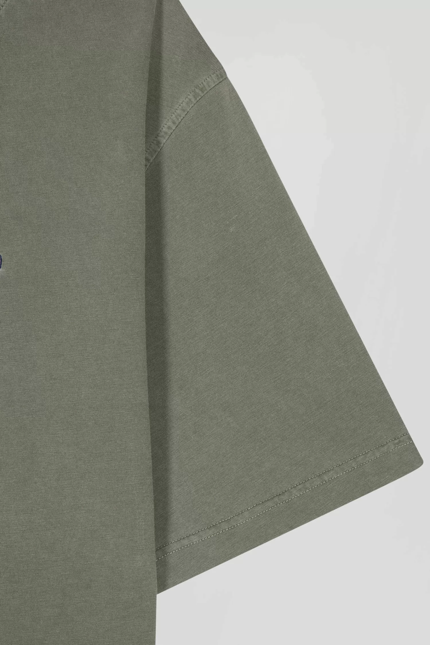 oversize_khaki_unisex_shortsleeved_tshirt_in_overdyed_cotton_11.webp Eden Park Oversize khaki unisex short-sleeved T-shirt in overdyed cotton<Women T-shirts | T-shirts