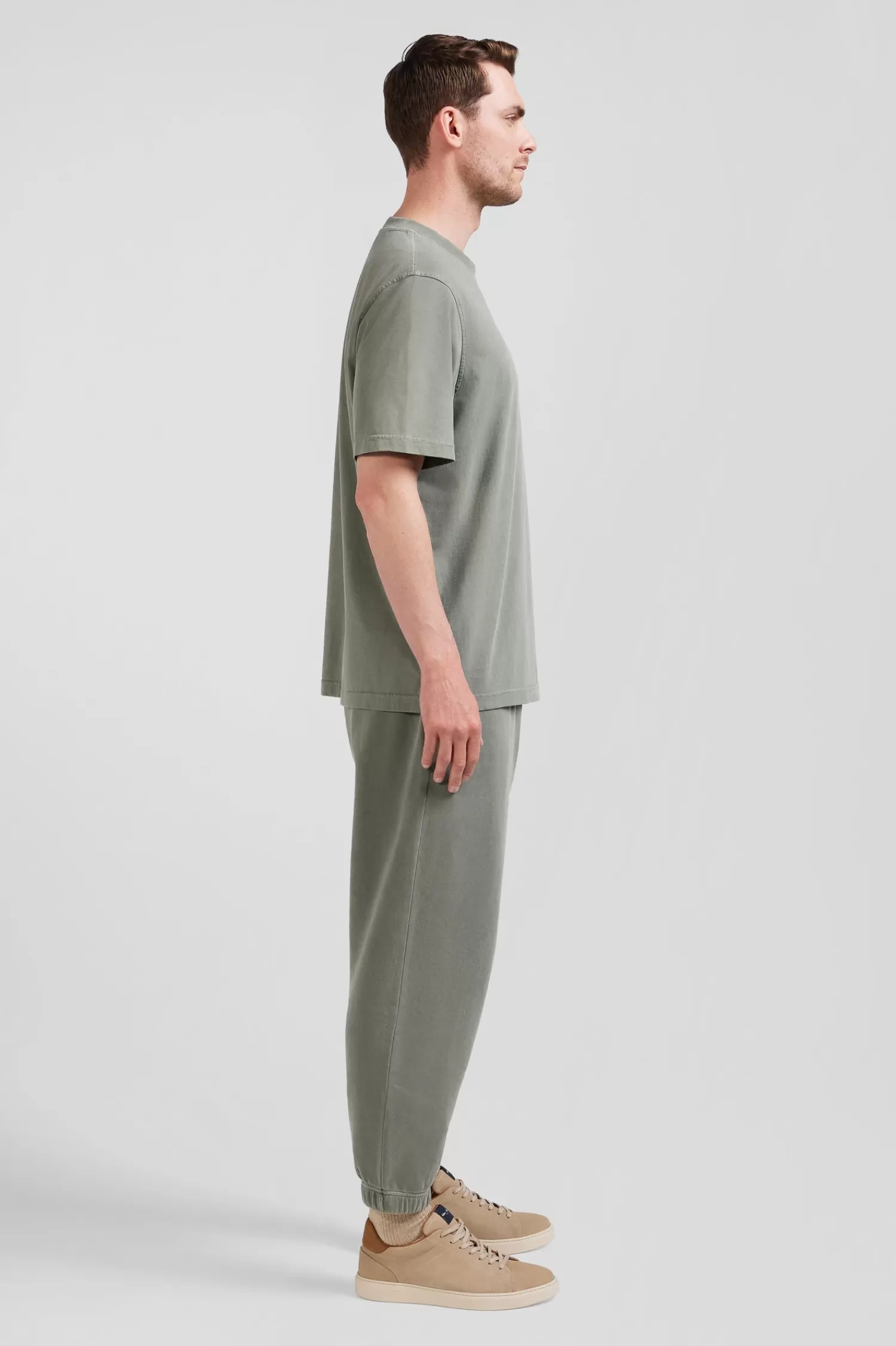 oversize_khaki_unisex_shortsleeved_tshirt_in_overdyed_cotton_6.webp Eden Park Oversize khaki unisex short-sleeved T-shirt in overdyed cotton<Women T-shirts | T-shirts