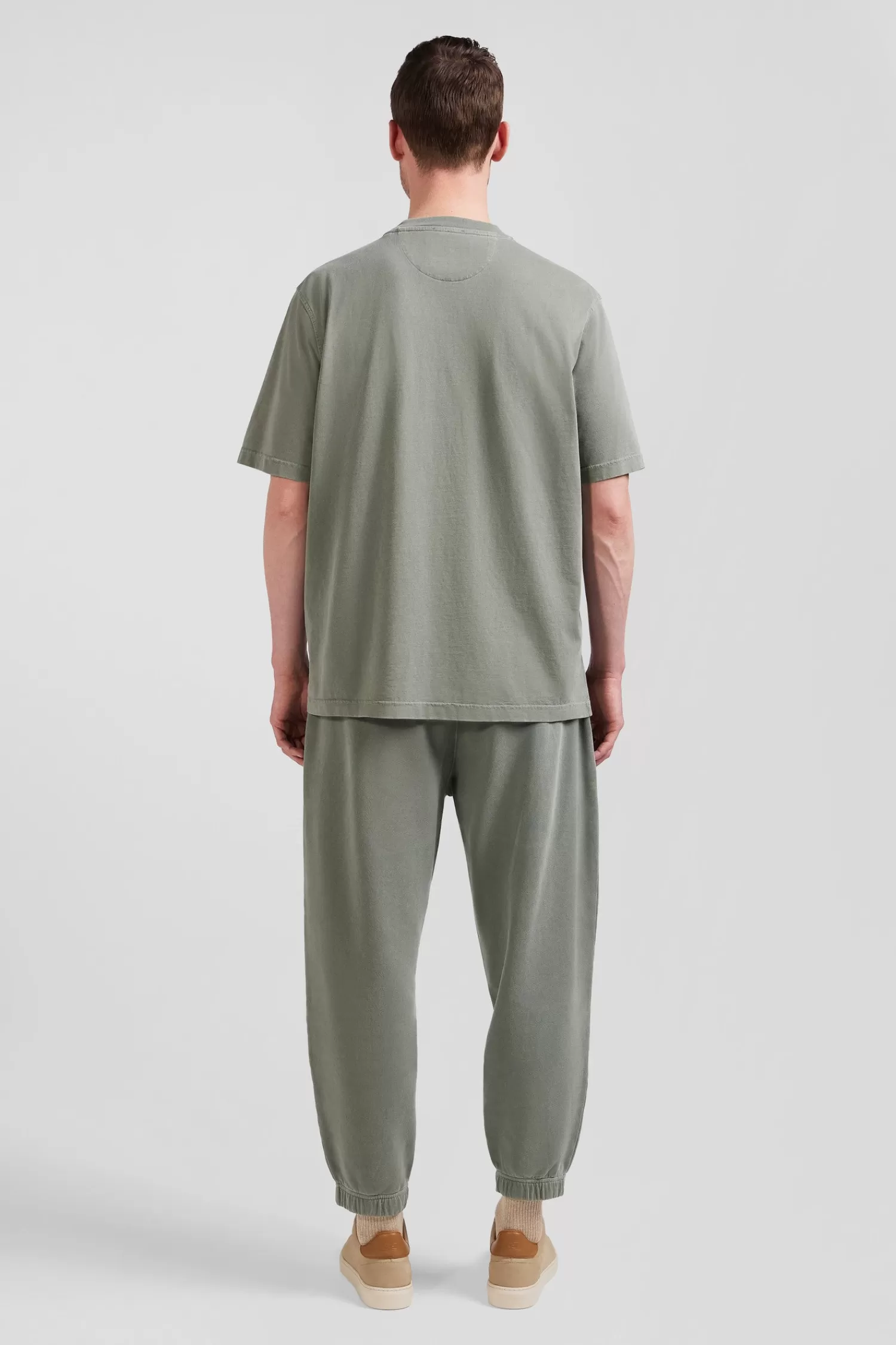 oversize_khaki_unisex_shortsleeved_tshirt_in_overdyed_cotton_8.webp Eden Park Oversize khaki unisex short-sleeved T-shirt in overdyed cotton<Women T-shirts | T-shirts