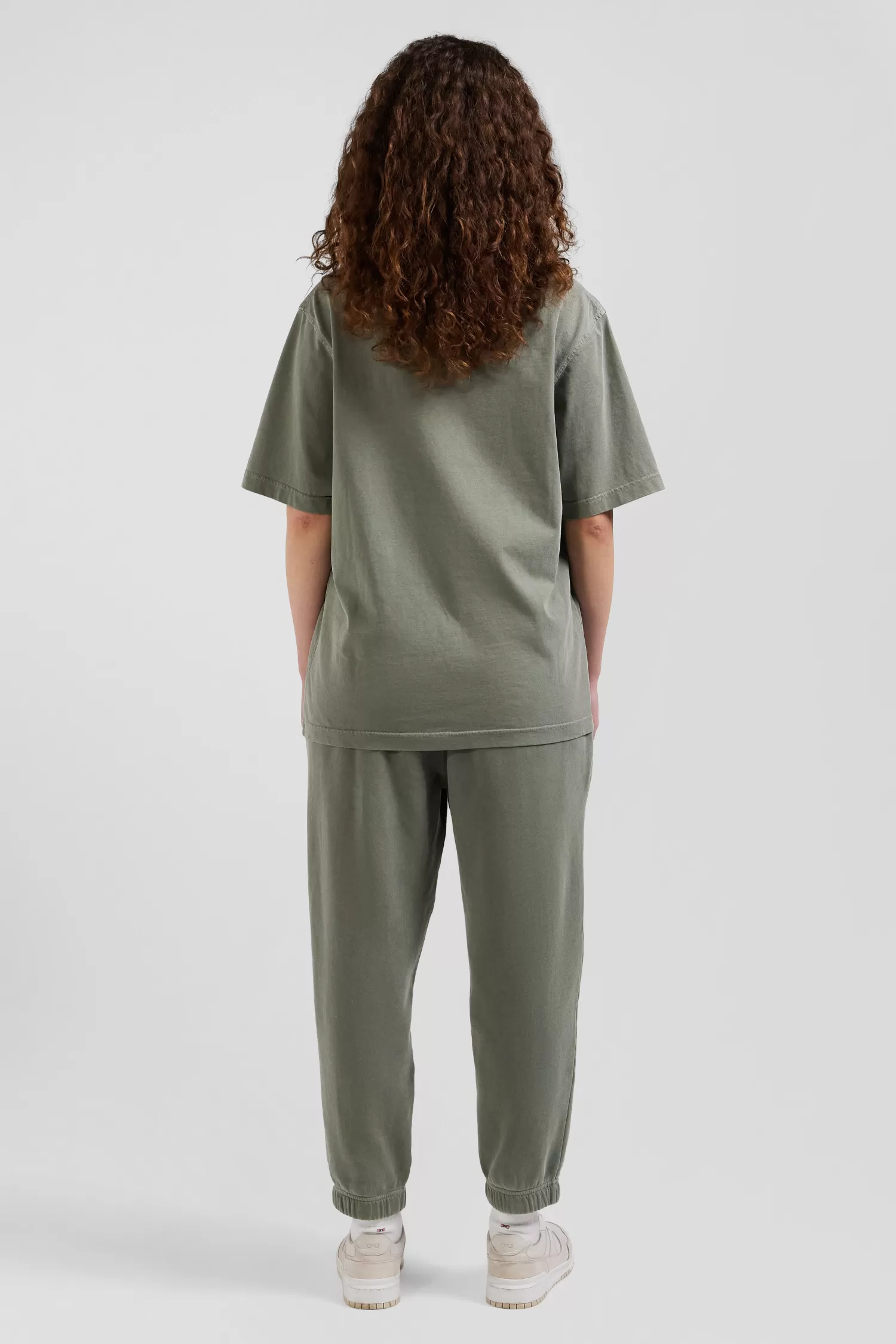 oversize_khaki_unisex_shortsleeved_tshirt_in_overdyed_cotton_9.webp Eden Park Oversize khaki unisex short-sleeved T-shirt in overdyed cotton<Women T-shirts | T-shirts