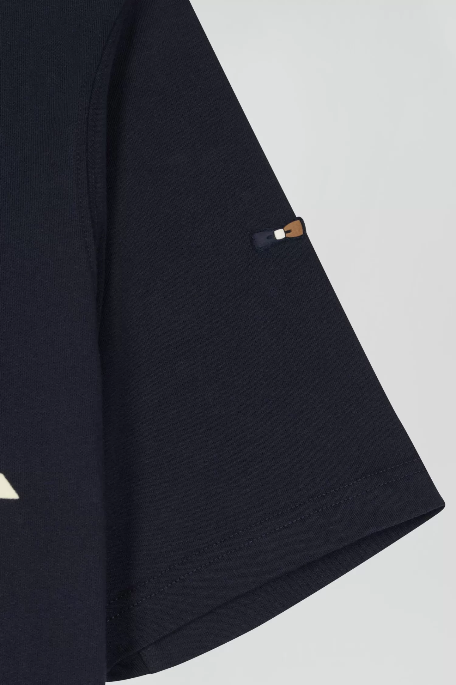 oversize_navy_shortsleeved_cotton_tshirt_with_eden_park_rugby_print_7.webp Eden Park Oversize navy short-sleeved cotton T-shirt with Rugby print< T-shirts