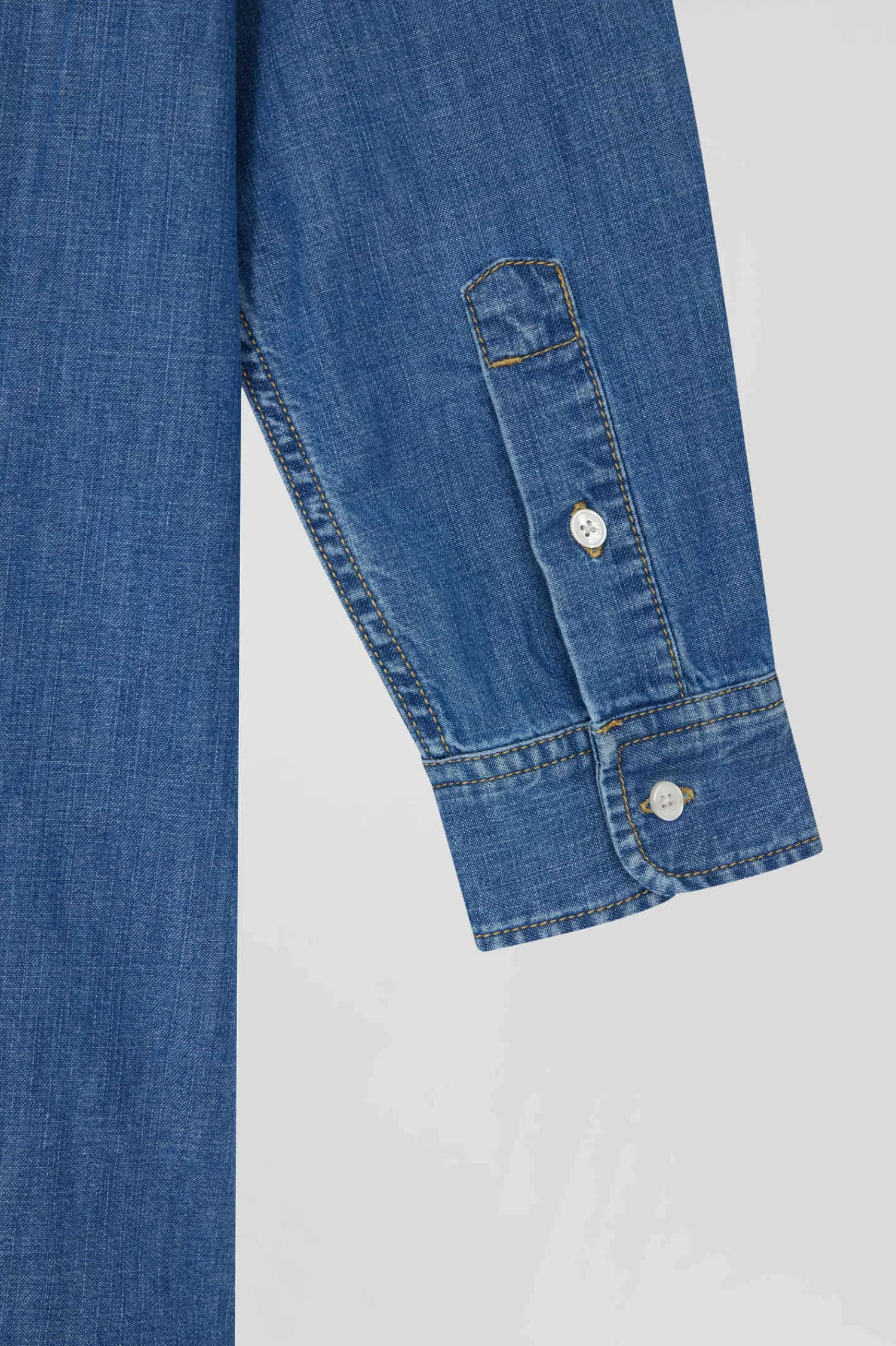 oversize_sky_blue_cotton_shirt_with_patch_pocket_8.webp Eden Park Oversize sky blue cotton shirt with patch pocket<Women Shirts | Shirts