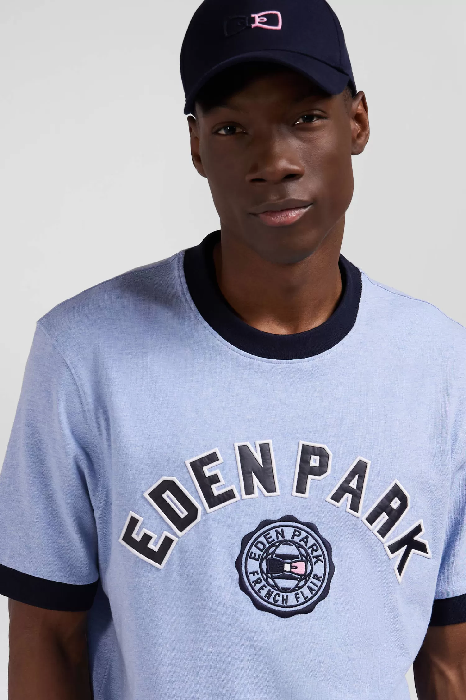 oversize_sky_blue_shortsleeved_cotton_tshirt_with_eden_park_print_2.webp Eden Park Oversize sky blue short-sleeved cotton T-shirt with print< T-shirts