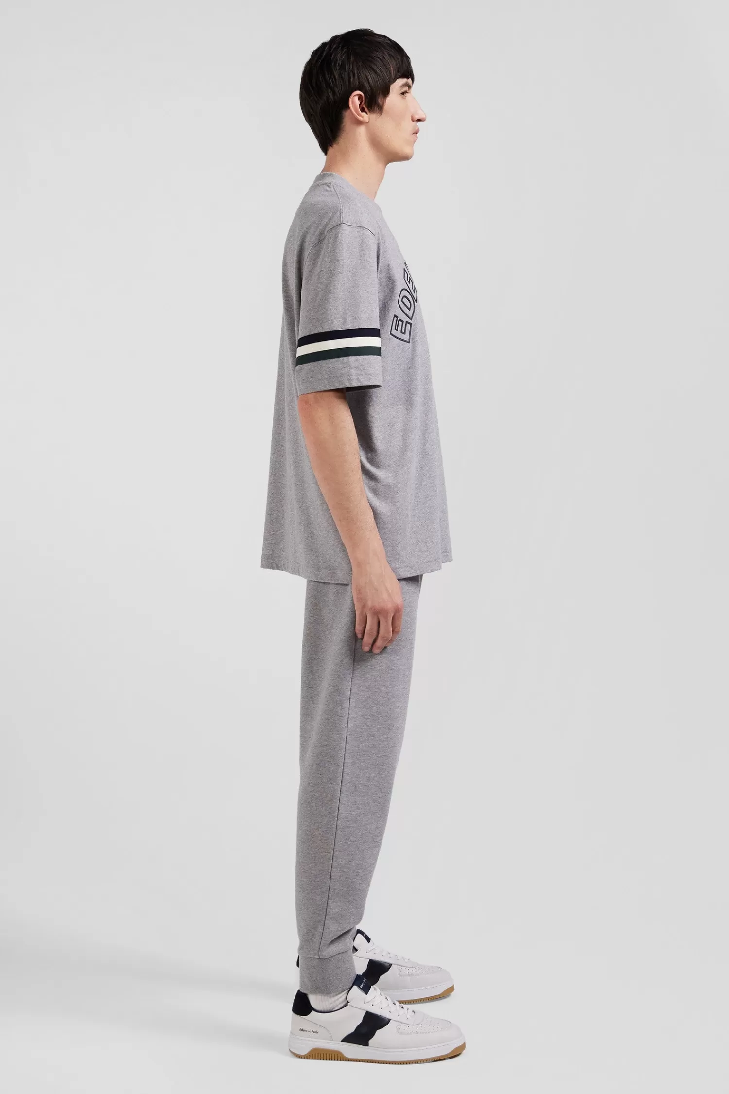 oversized_grey_shortsleeved_cotton_tshirt_with_eden_park_print_4.webp Eden Park Oversized grey short-sleeved cotton T-shirt with print< T-shirts