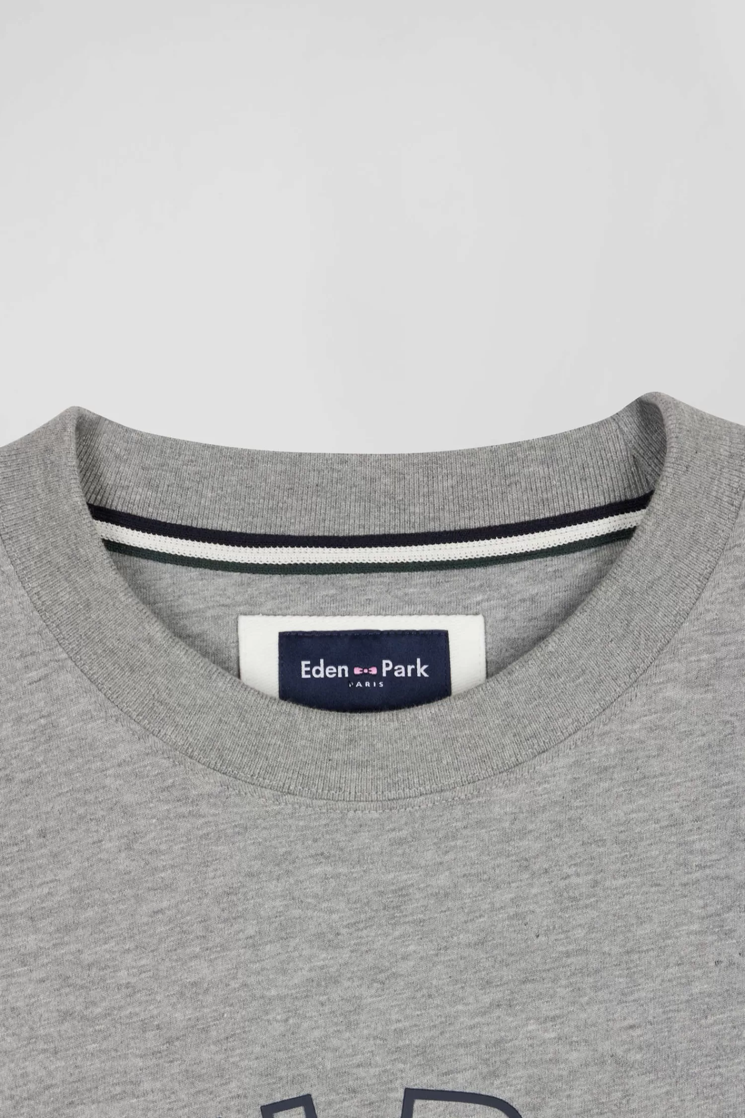 oversized_grey_shortsleeved_cotton_tshirt_with_eden_park_print_6.webp Eden Park Oversized grey short-sleeved cotton T-shirt with print< T-shirts