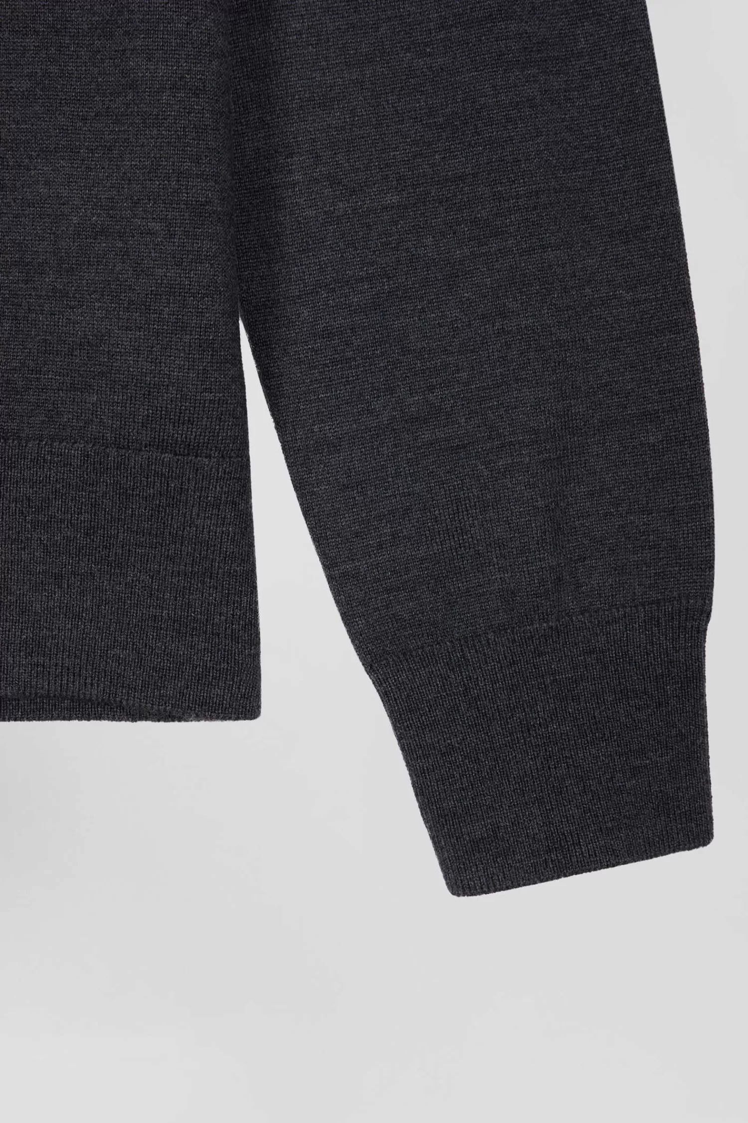regular_anthracite_grey_merino_wool_vneck_jumper_7.webp Eden Park Regular anthracite grey merino wool V-neck jumper< Sweaters