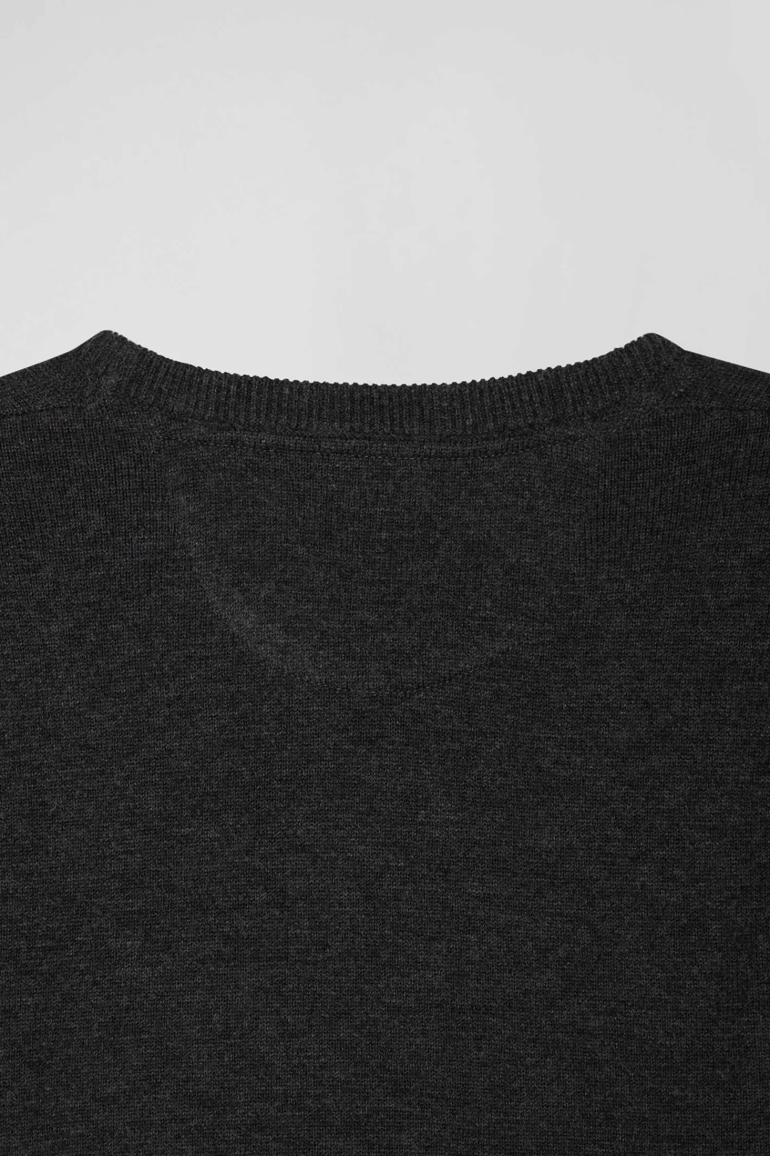 regular_anthracite_grey_wool_and_cotton_crew_neck_jumper_8.webp Eden Park Regular anthracite grey wool and cotton crew neck jumper< Sweaters