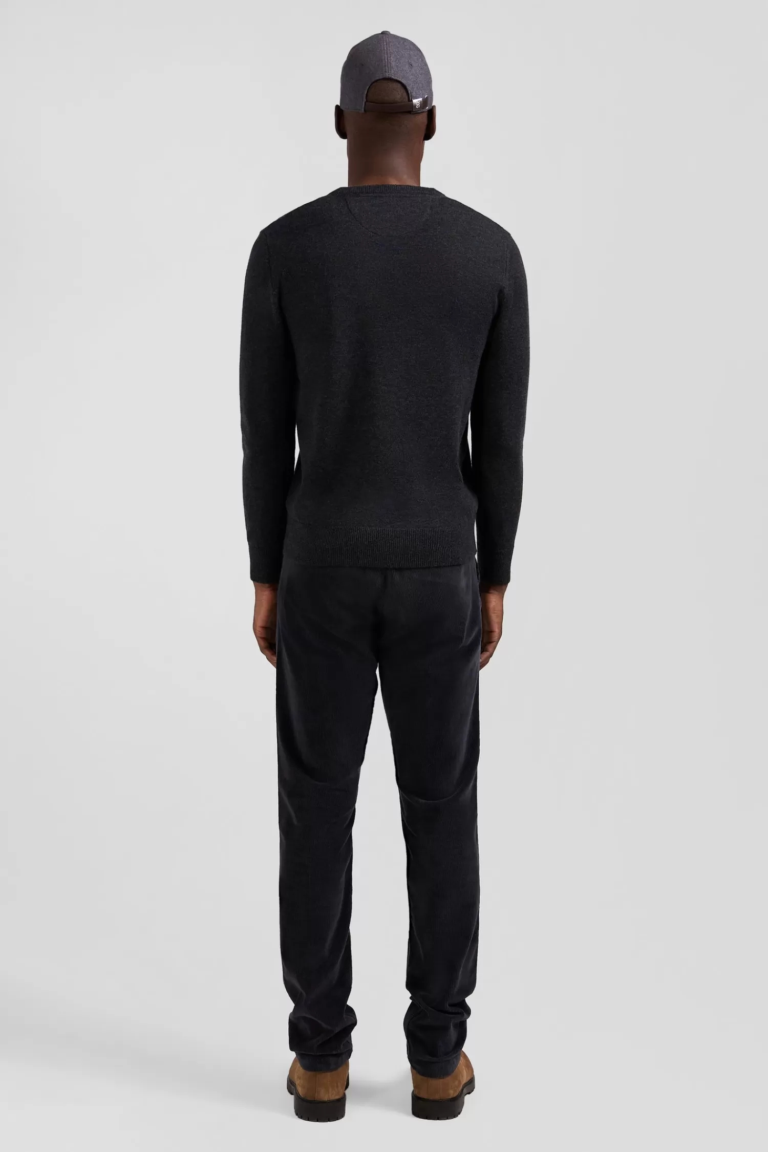 regular_anthracite_grey_wool_and_cotton_vneck_jumper_with_striped_details_5.webp Eden Park Regular anthracite grey wool and cotton V-neck jumper with striped details< Sweaters