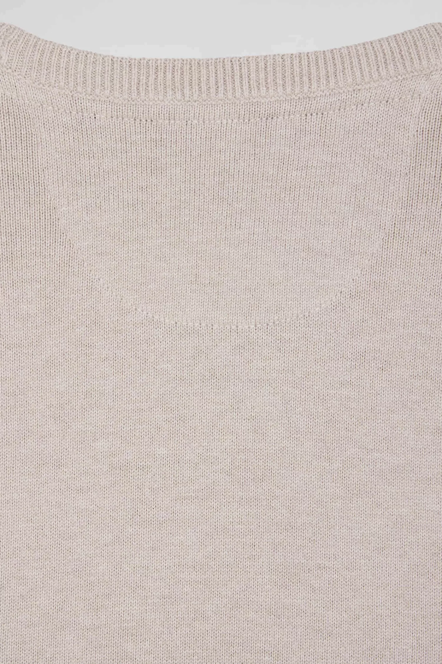 regular_beige_wool_and_cotton_crew_neck_jumper_8.webp Eden Park Regular beige wool and cotton crew neck jumper< Sweaters