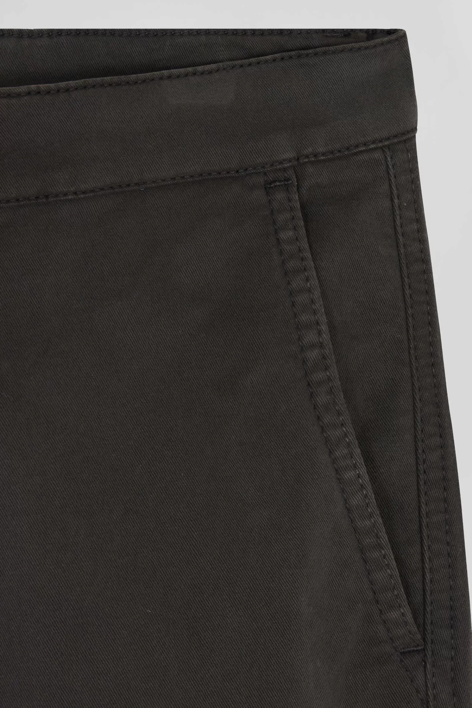 regular_black_chino_trousers_in_stretch_cotton_gabardine_7.webp Eden Park Regular black chino trousers in stretch cotton gabardine< Pants