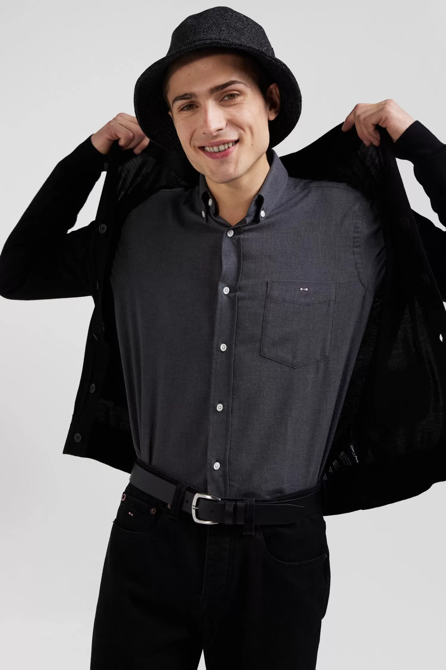 regular_black_merino_wool_cardigan_2.webp Eden Park Regular black merino wool cardigan< Cardigans