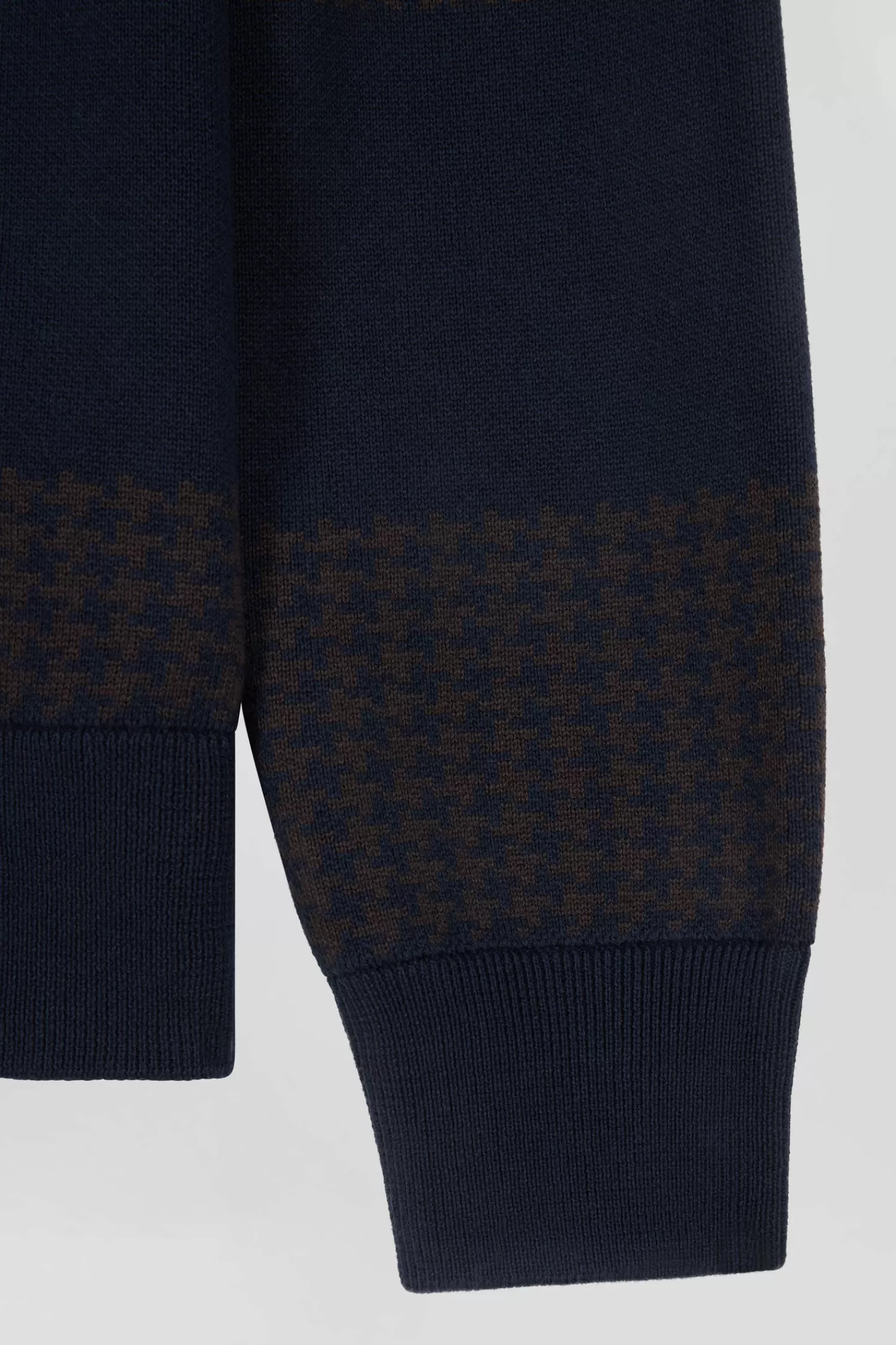regular_brown_striped_cotton_jumper_with_houndstooth_jacquard_and_rugby_shirt_collar_7.webp Eden Park Regular brown striped cotton jumper with houndstooth jacquard and rugby shirt collar< Sweaters
