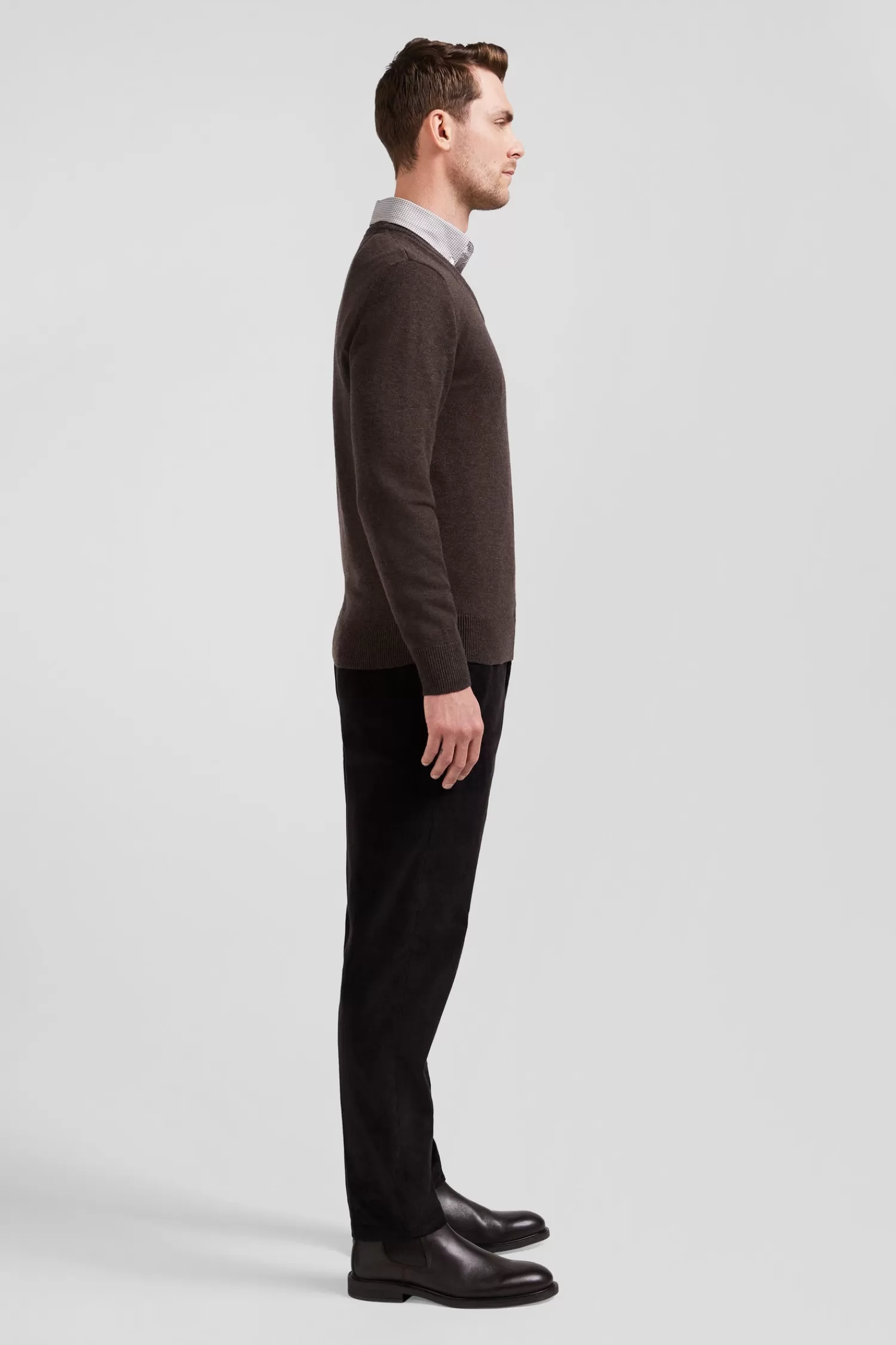 regular_brown_wool_and_cotton_vneck_jumper_with_striped_details_4.webp Eden Park Regular brown wool and cotton V-neck jumper with striped details< Sweaters