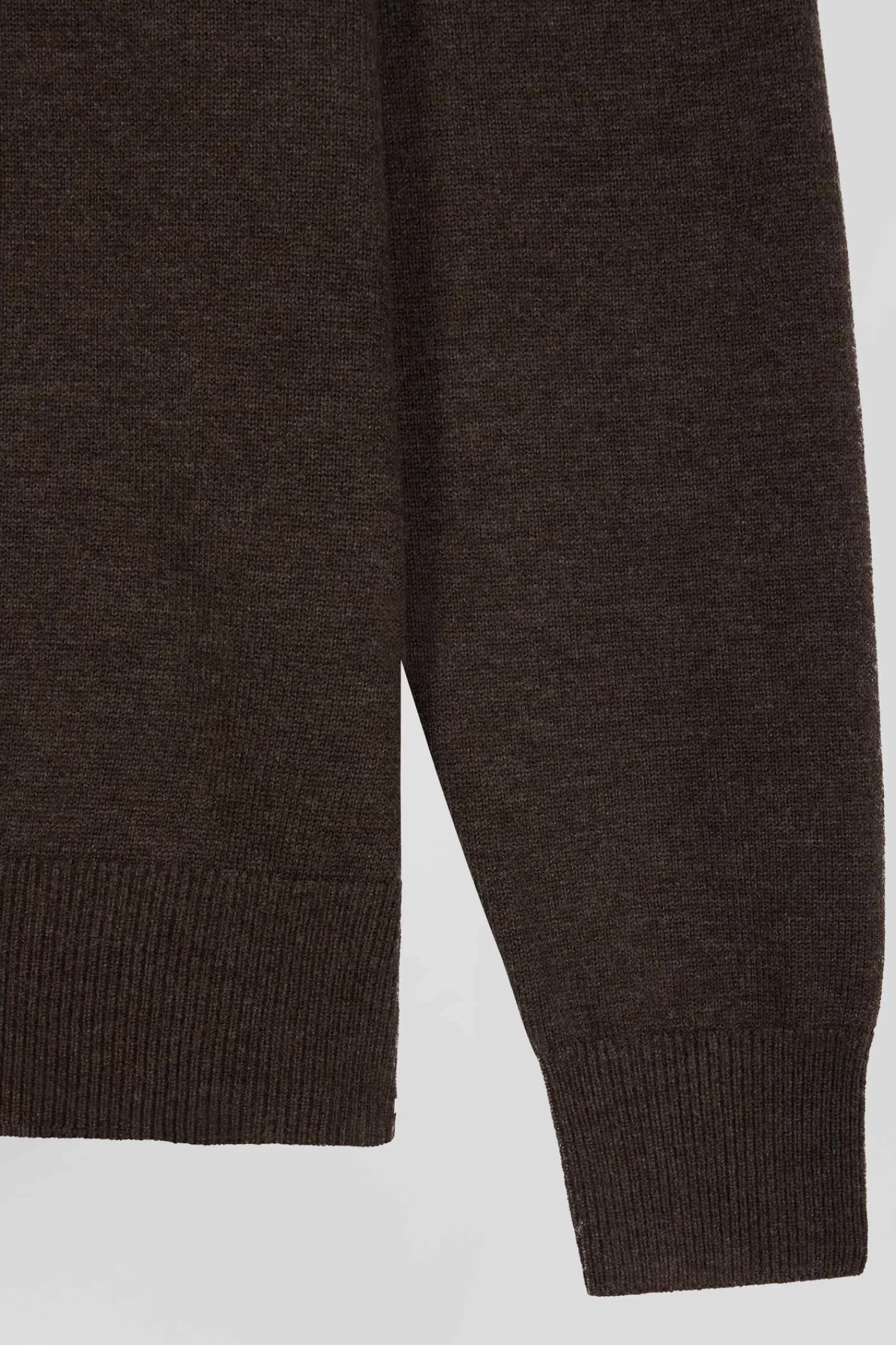 regular_brown_wool_and_cotton_vneck_jumper_with_striped_details_7.webp Eden Park Regular brown wool and cotton V-neck jumper with striped details< Sweaters