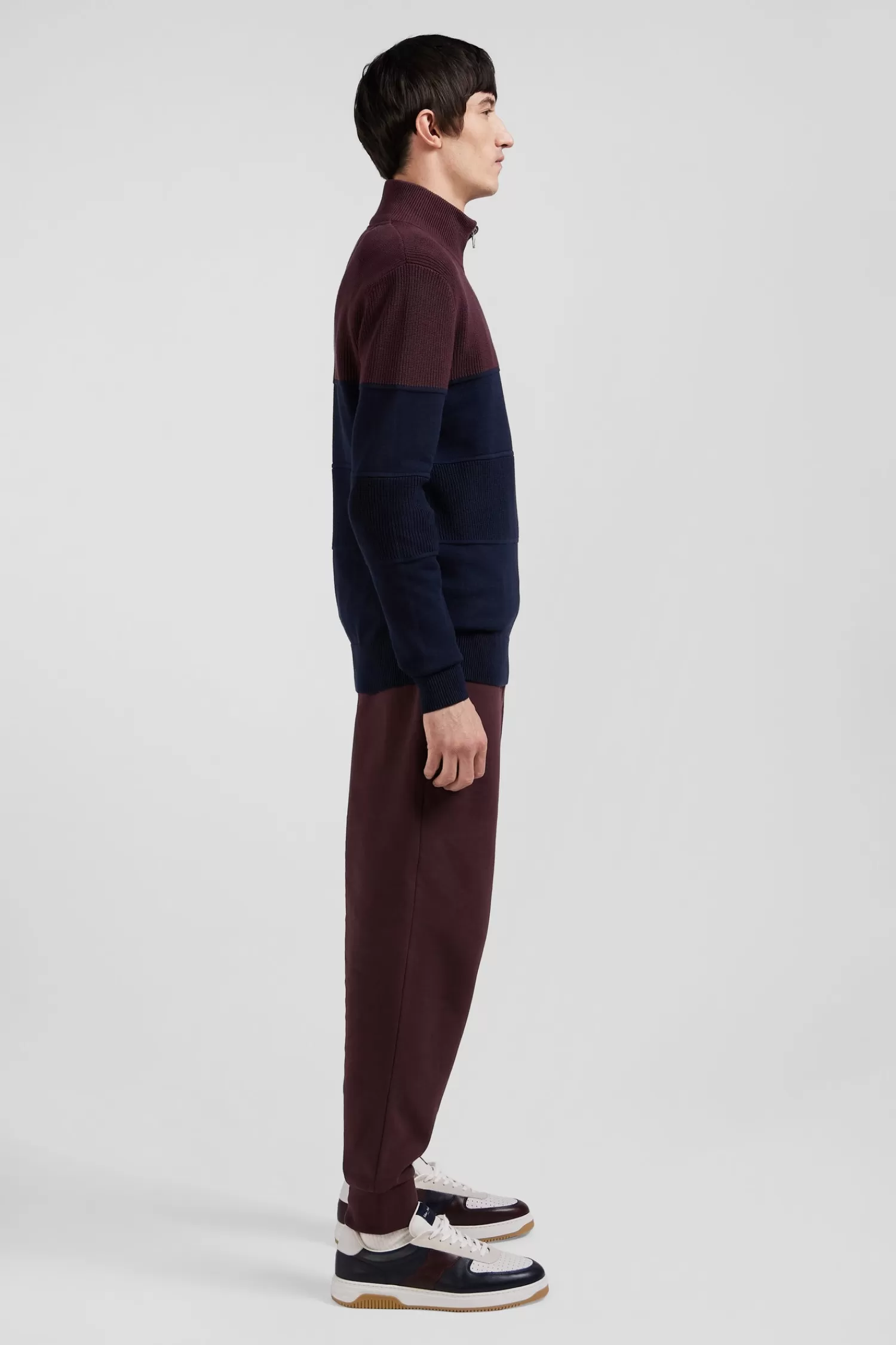 regular_burgundy_cotton_semizipped_jumper_with_knit_patterns_4.webp Eden Park Regular burgundy cotton semi-zipped jumper with knit patterns< Sweaters