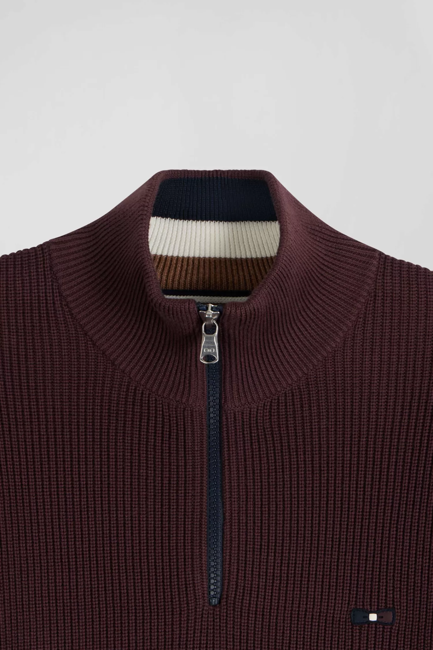 regular_burgundy_cotton_semizipped_jumper_with_knit_patterns_6.webp Eden Park Regular burgundy cotton semi-zipped jumper with knit patterns< Sweaters