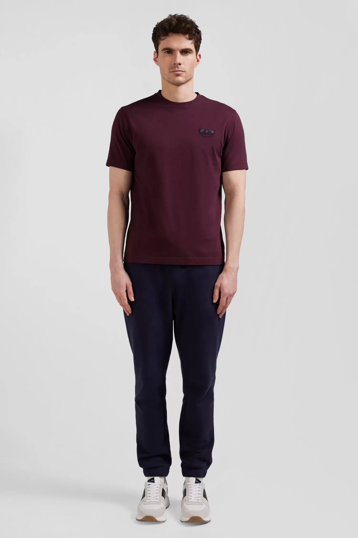 Eden Park Regular burgundy short-sleeved cotton T-shirt with tie patchwork emblem< T-shirts