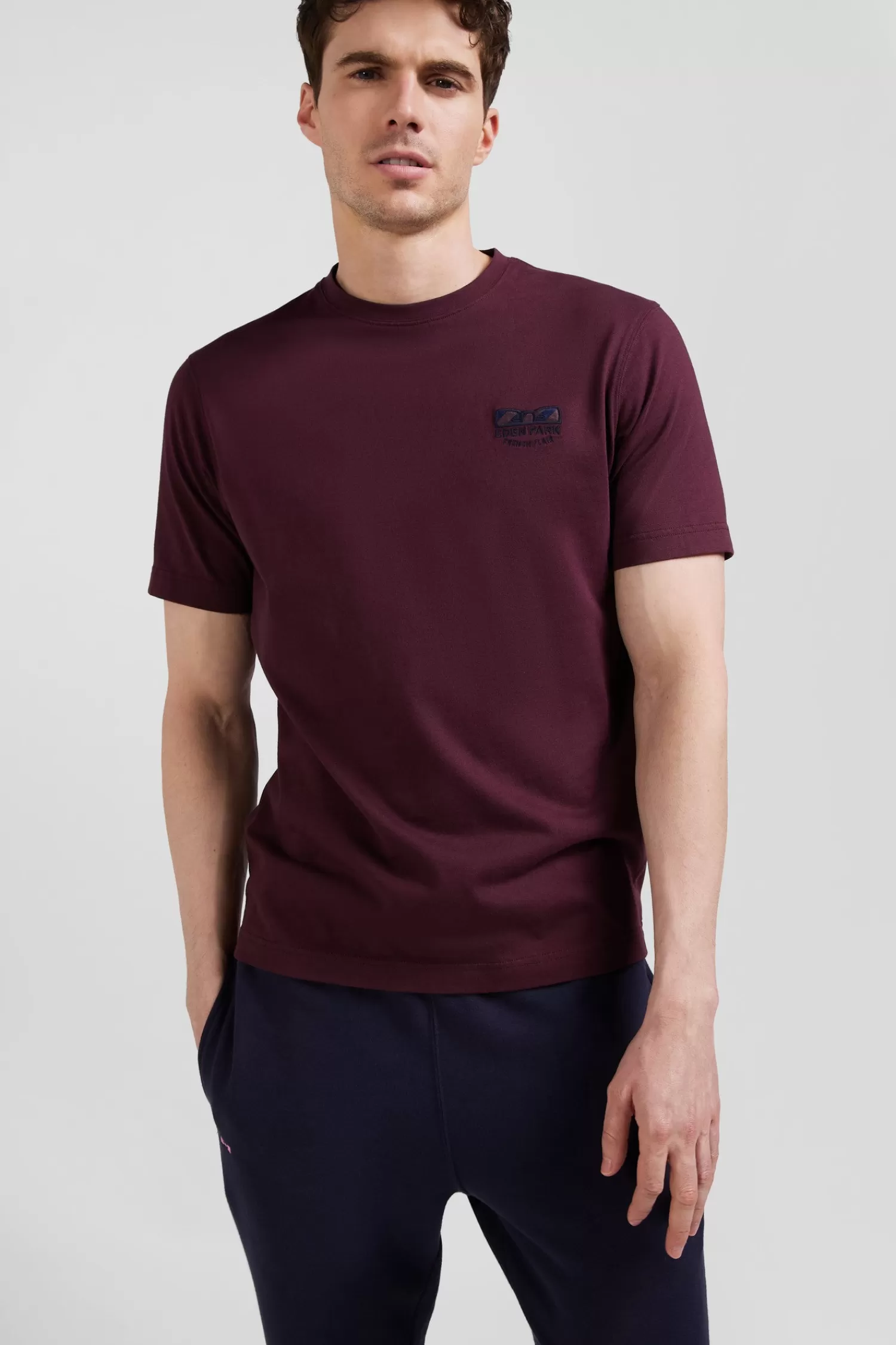 Eden Park Regular burgundy short-sleeved cotton T-shirt with tie patchwork emblem< T-shirts