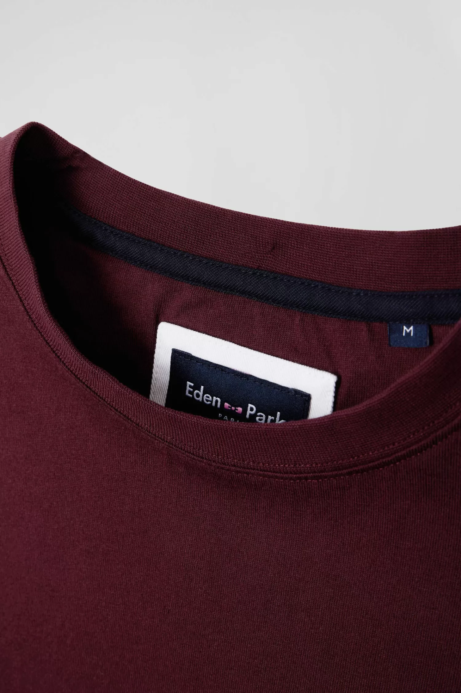 Eden Park Regular burgundy short-sleeved cotton T-shirt with tie patchwork emblem< T-shirts