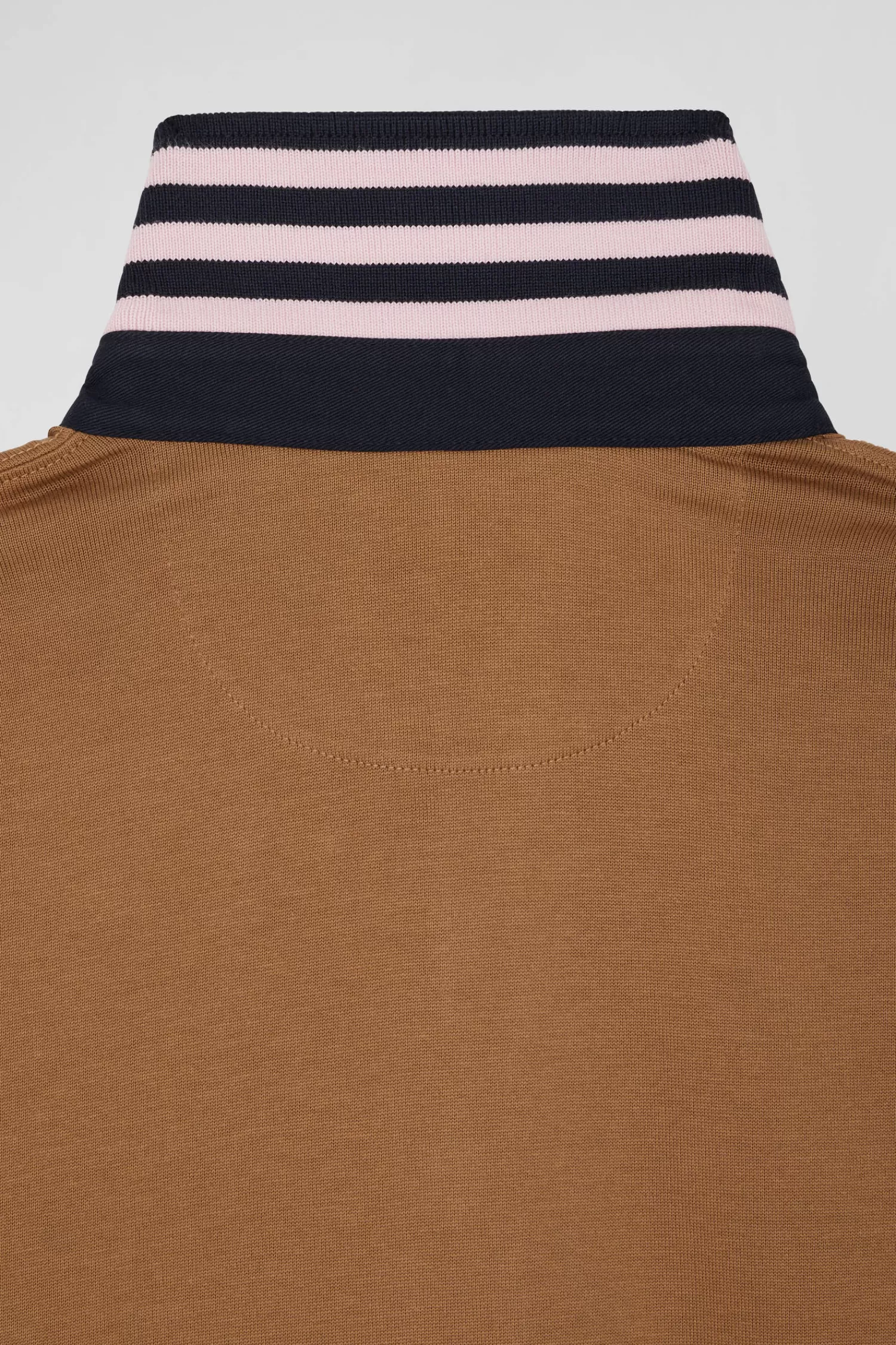 regular_camel_cotton_rugby_shirt_with_contrasted_collar_3.webp Eden Park Regular camel cotton rugby shirt with contrasted collar< Rugby Shirts
